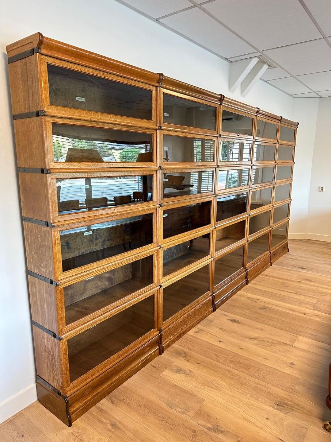 Very large antique oak Globe Wernicke bookcase wall In Good Condition For Sale In Eindhoven, NL