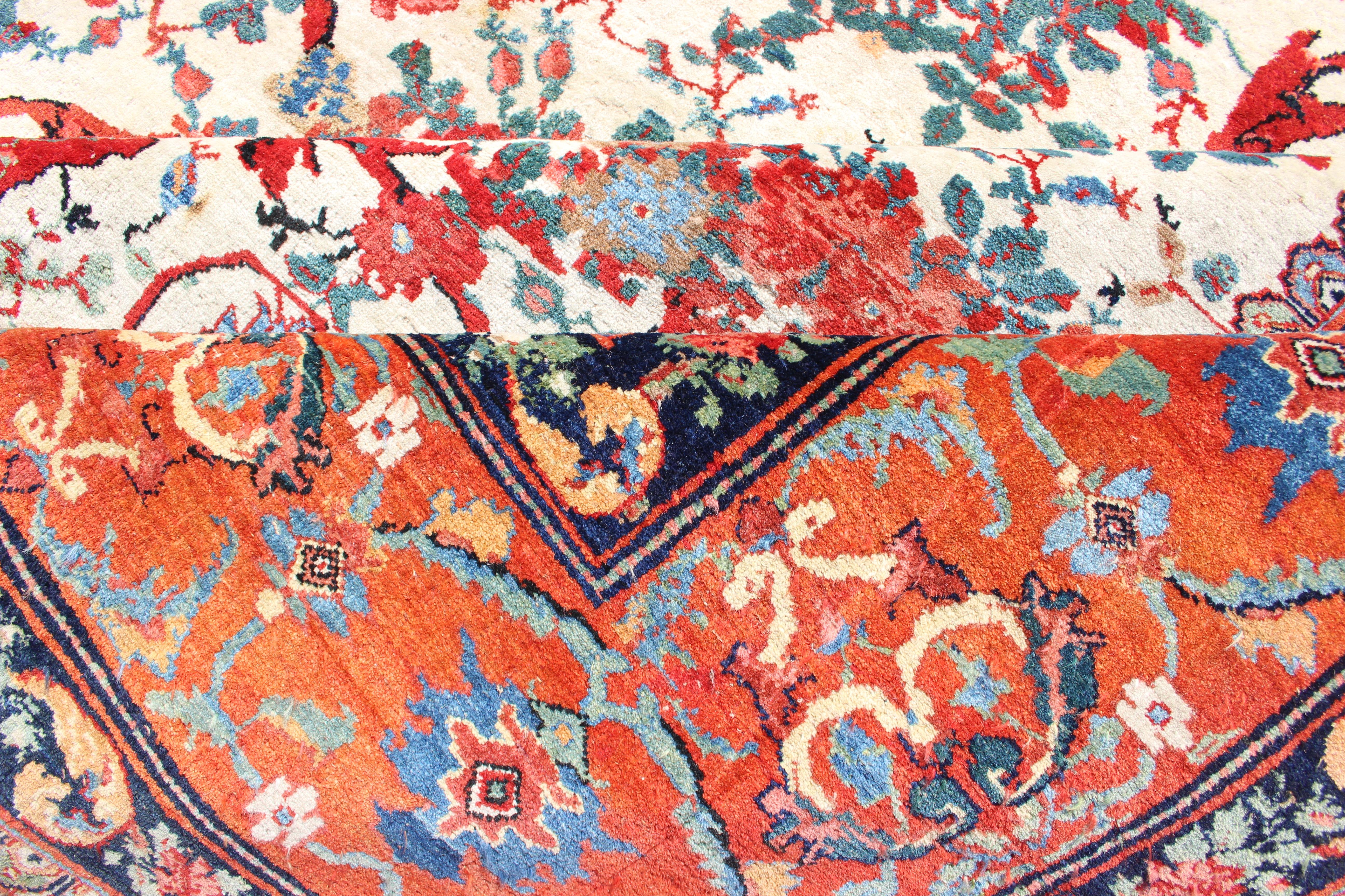 Très grand tapis persan ancien Bidjar à fond ivoire et multicolore en vente 1