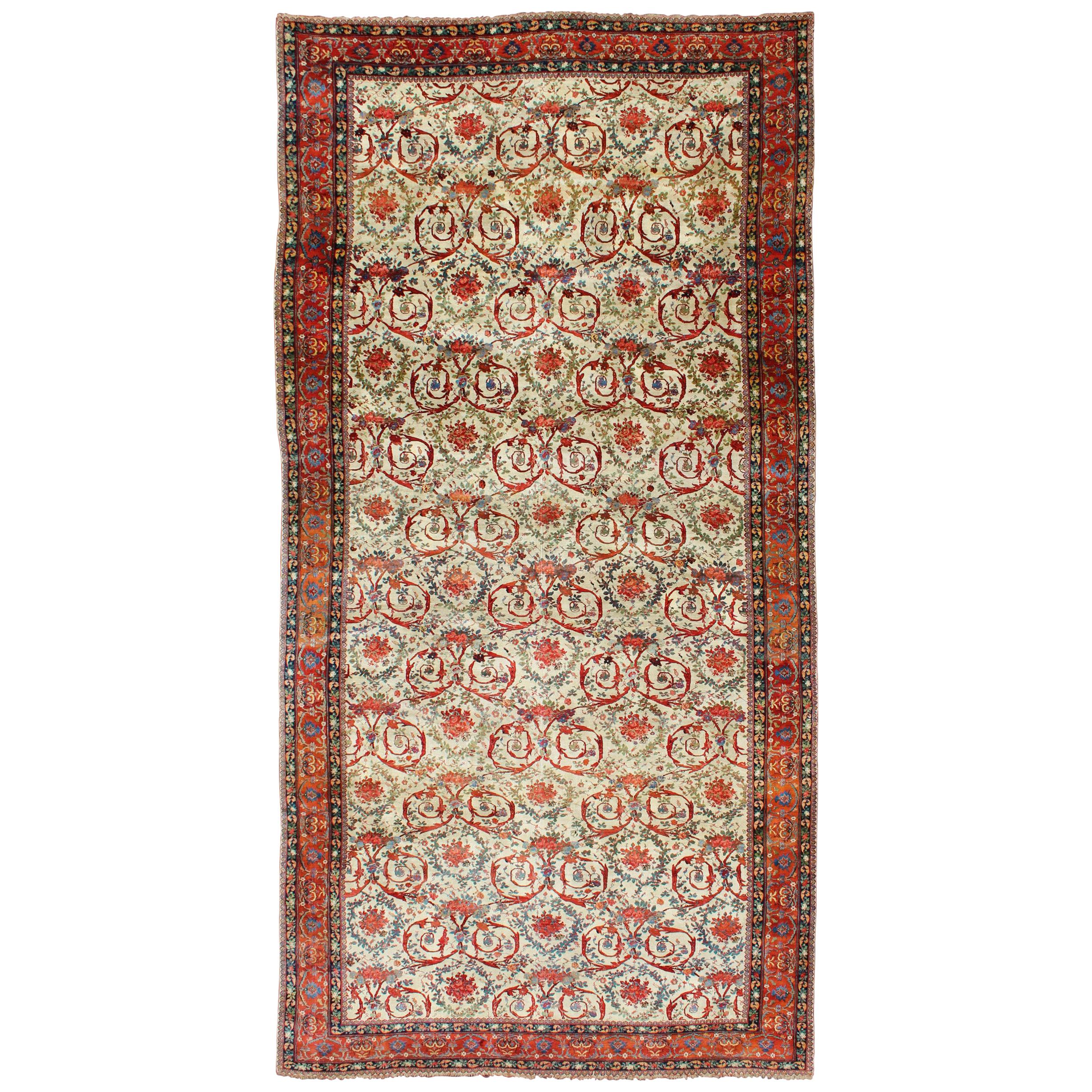 Très grand tapis persan ancien Bidjar à fond ivoire et multicolore