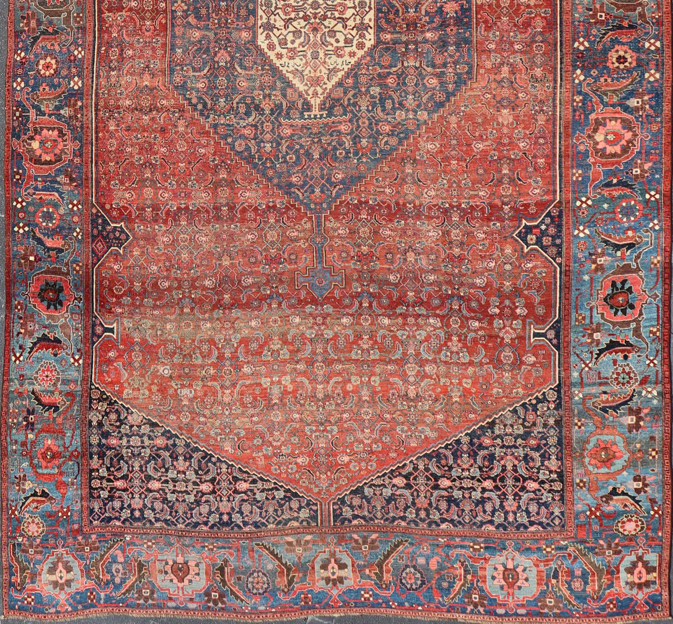 Perse Très grand tapis persan ancien Bidjar dans de multiples nuances de bleu, Tera-Cotta et rouge en vente