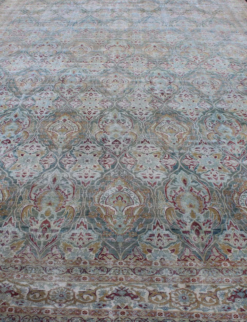 Großer antiker persischer Lavar Kerman-Teppich im Used-Stil in großformatigem Design im Angebot 3