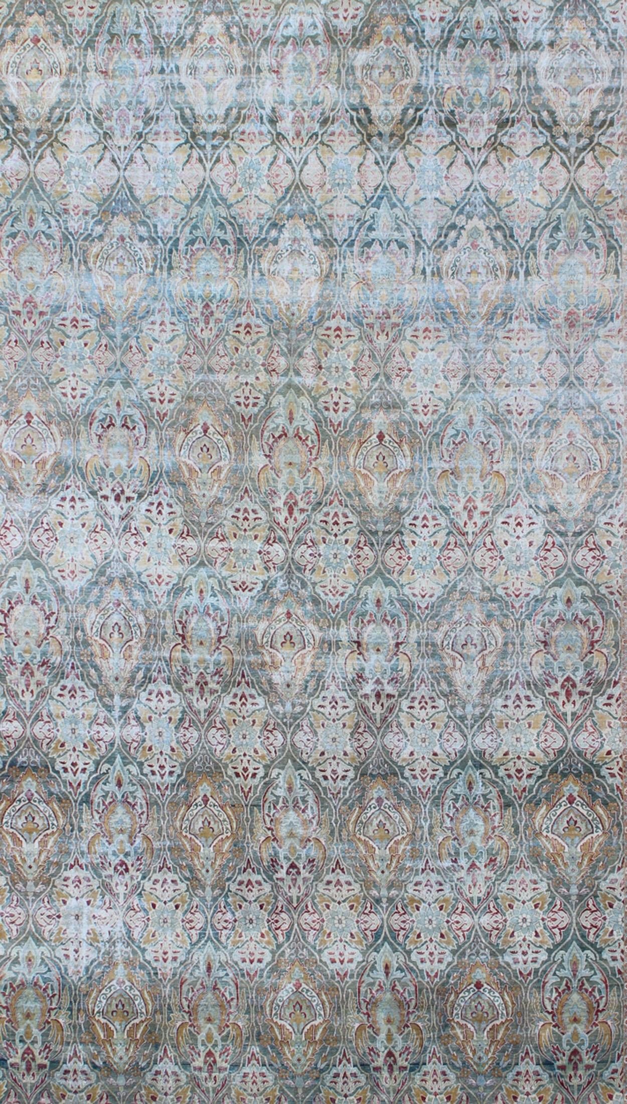 Großer antiker persischer Lavar Kerman-Teppich im Used-Stil in großformatigem Design (Kirman) im Angebot