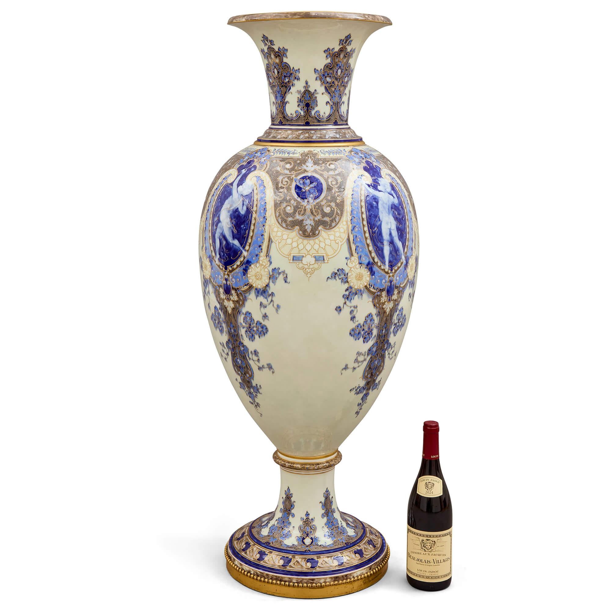 Sehr große antike Sèvres Porzellan Französisch Pâte-Sur-Pâte Vase Stand im Angebot 5