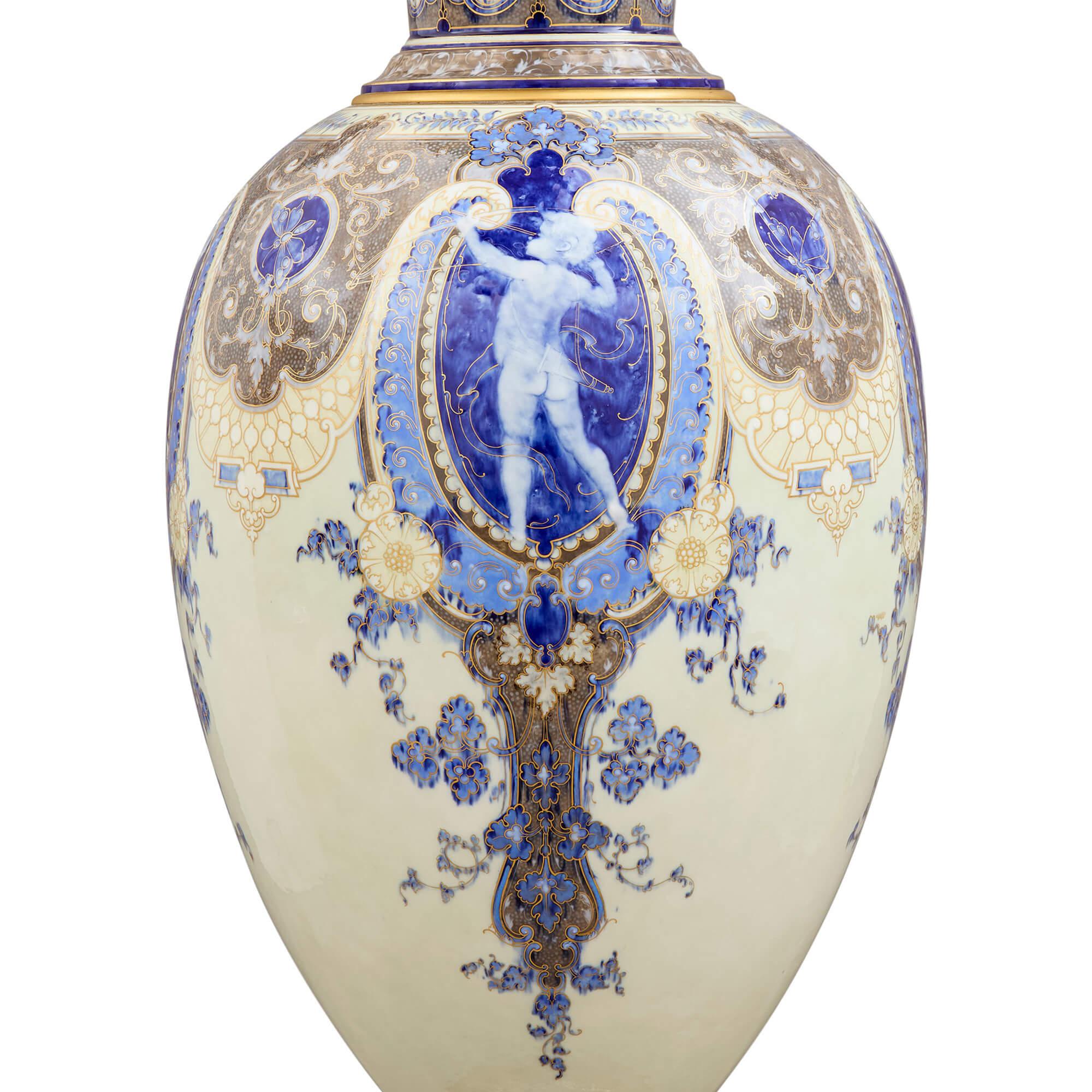 Sehr große antike Sèvres Porzellan Französisch Pâte-Sur-Pâte Vase Stand im Angebot 2