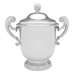 Très grande coupe de trophée ancienne en argent sterling de Garrard & Co. Londres 1920