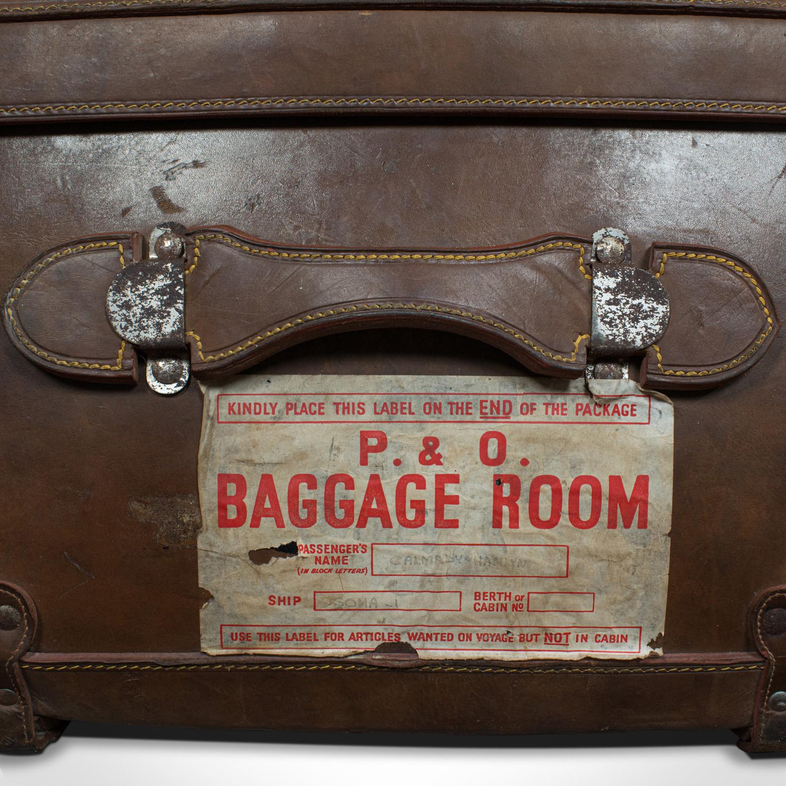 Très grande valise de voyage ancienne:: anglaise:: en cuir:: à vapeur:: malle d'expédition en vente 2