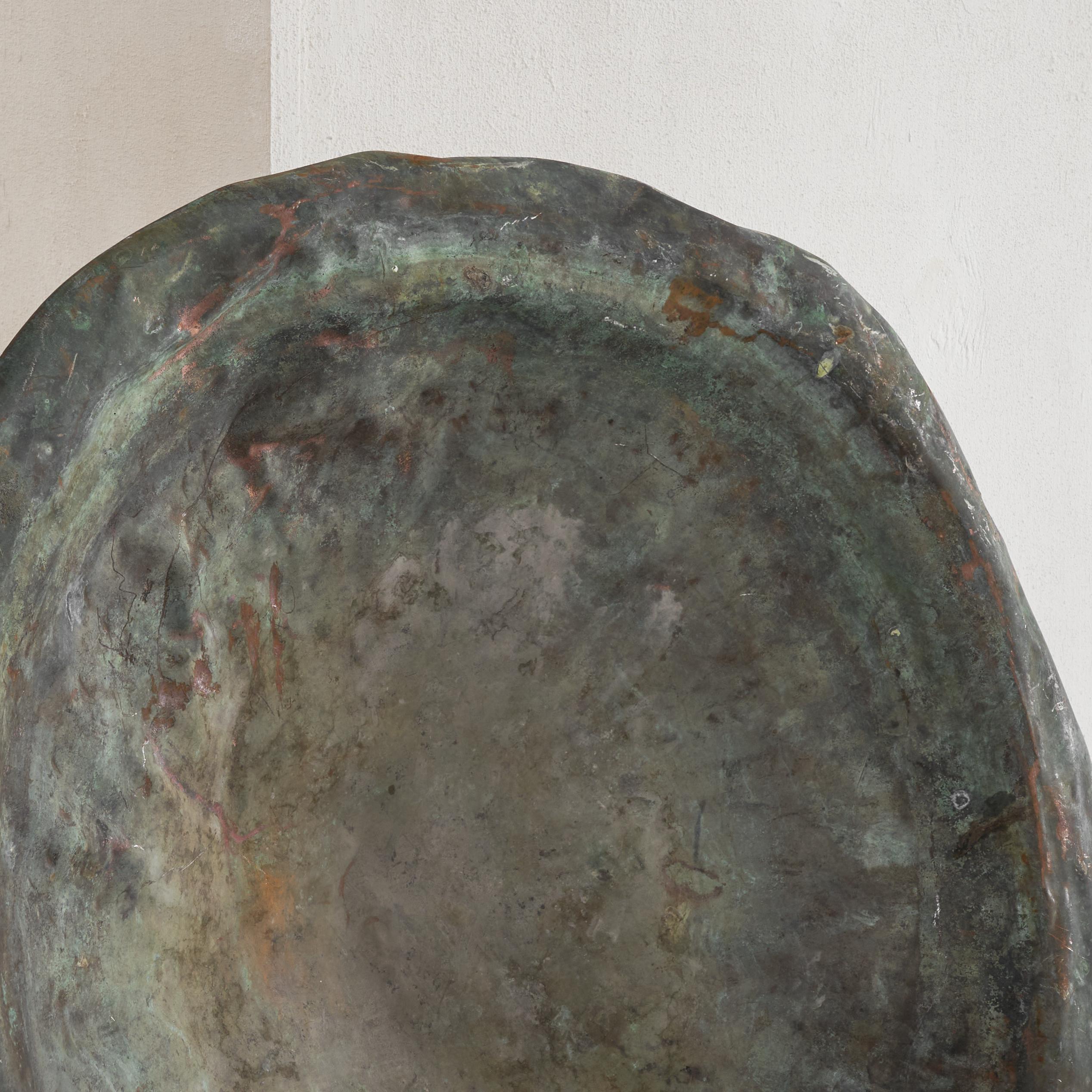 Very Large Antique Verdigris Patinated Wabi Sabi Bowl Log Holder 19th century In Good Condition In Tilburg, NL