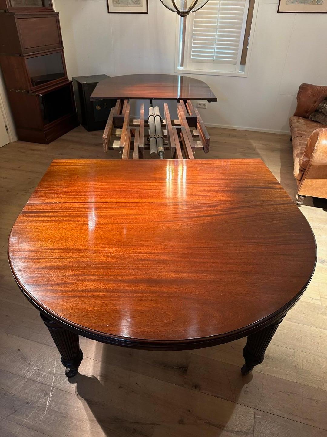 Very large antique Victorian dining table For Sale 5