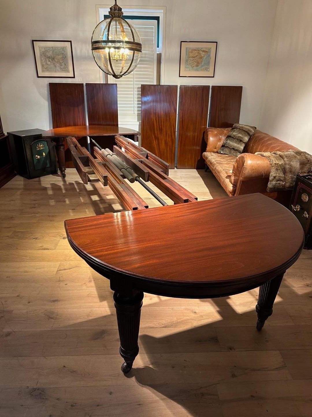Very large antique Victorian dining table For Sale 8