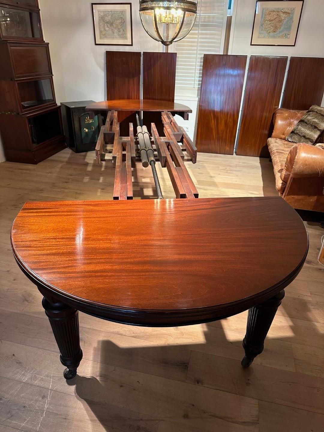 Very large antique Victorian dining table For Sale 9