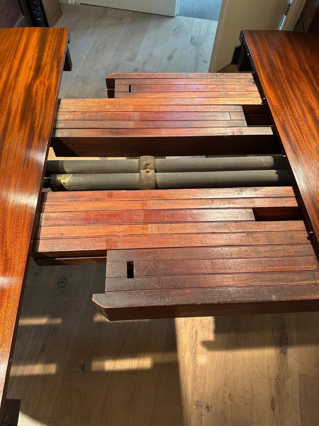 British Very large antique Victorian dining table For Sale