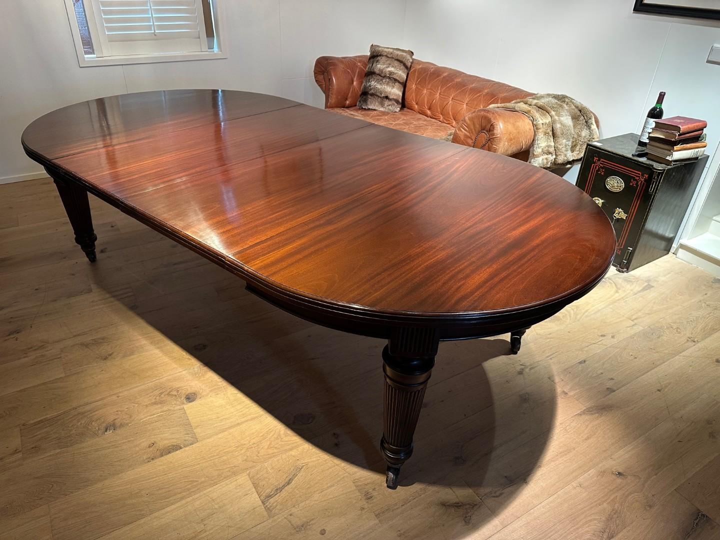 Very large antique Victorian dining table For Sale 1