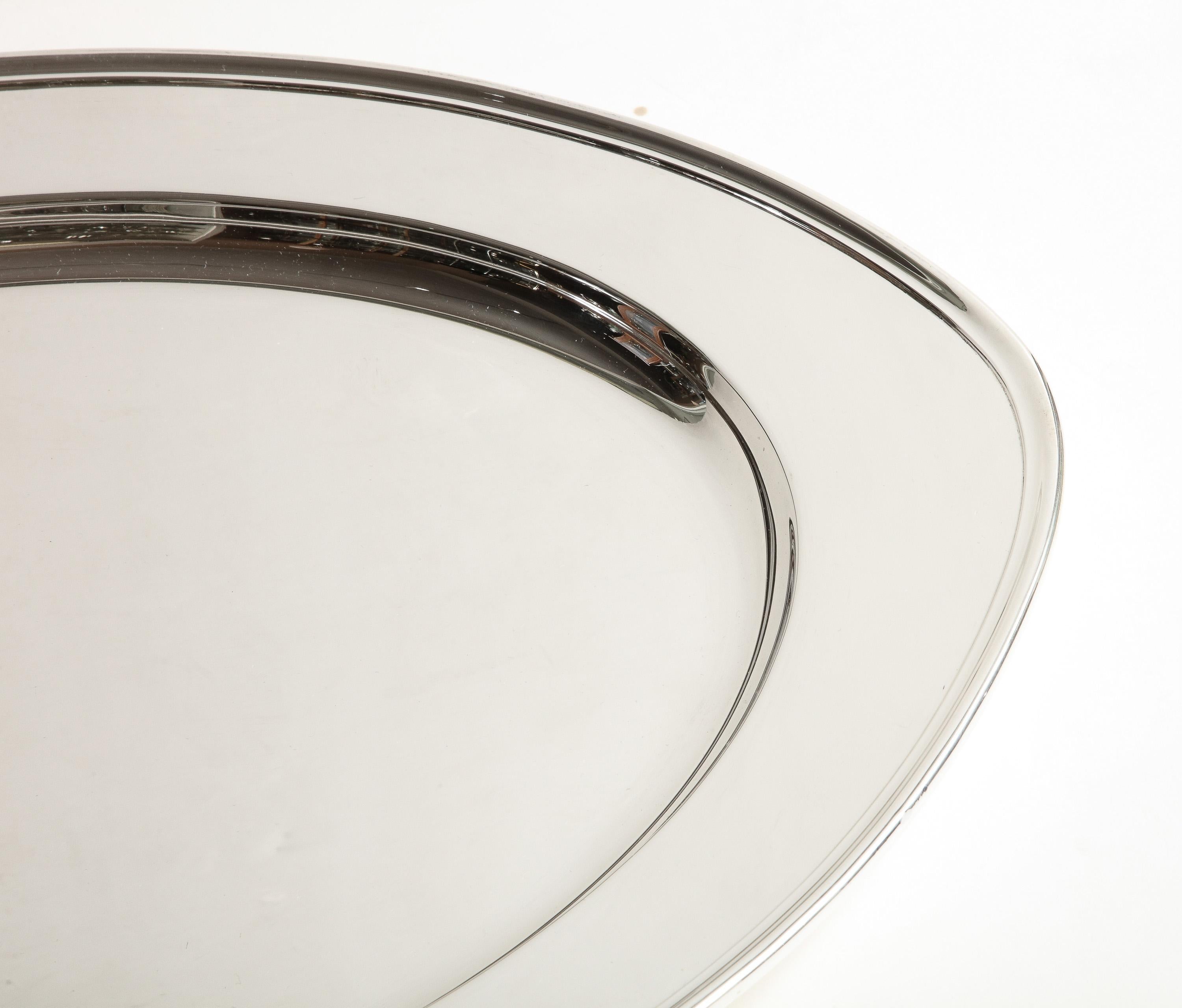 Sehr große Servierplatte/Tablett aus massivem Sterlingsilber aus der Art-Déco-Periode von Gorham im Zustand „Gut“ im Angebot in New York, NY