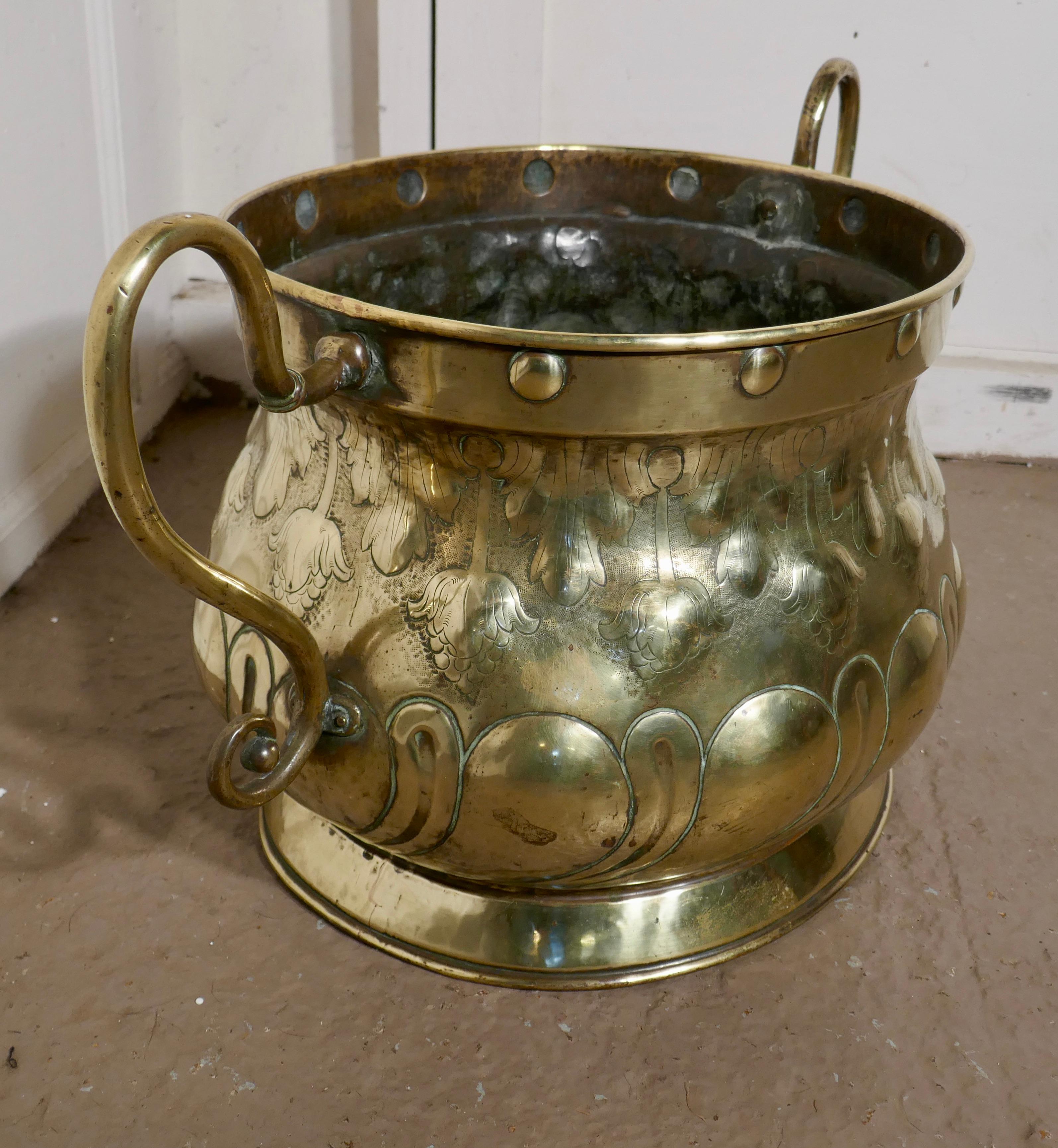 Very Large Art Nouveau Brass Jardinière In Good Condition For Sale In Chillerton, Isle of Wight