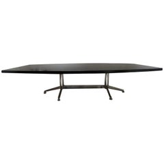 Très grande table de conférence/de salle à manger noire et métallique