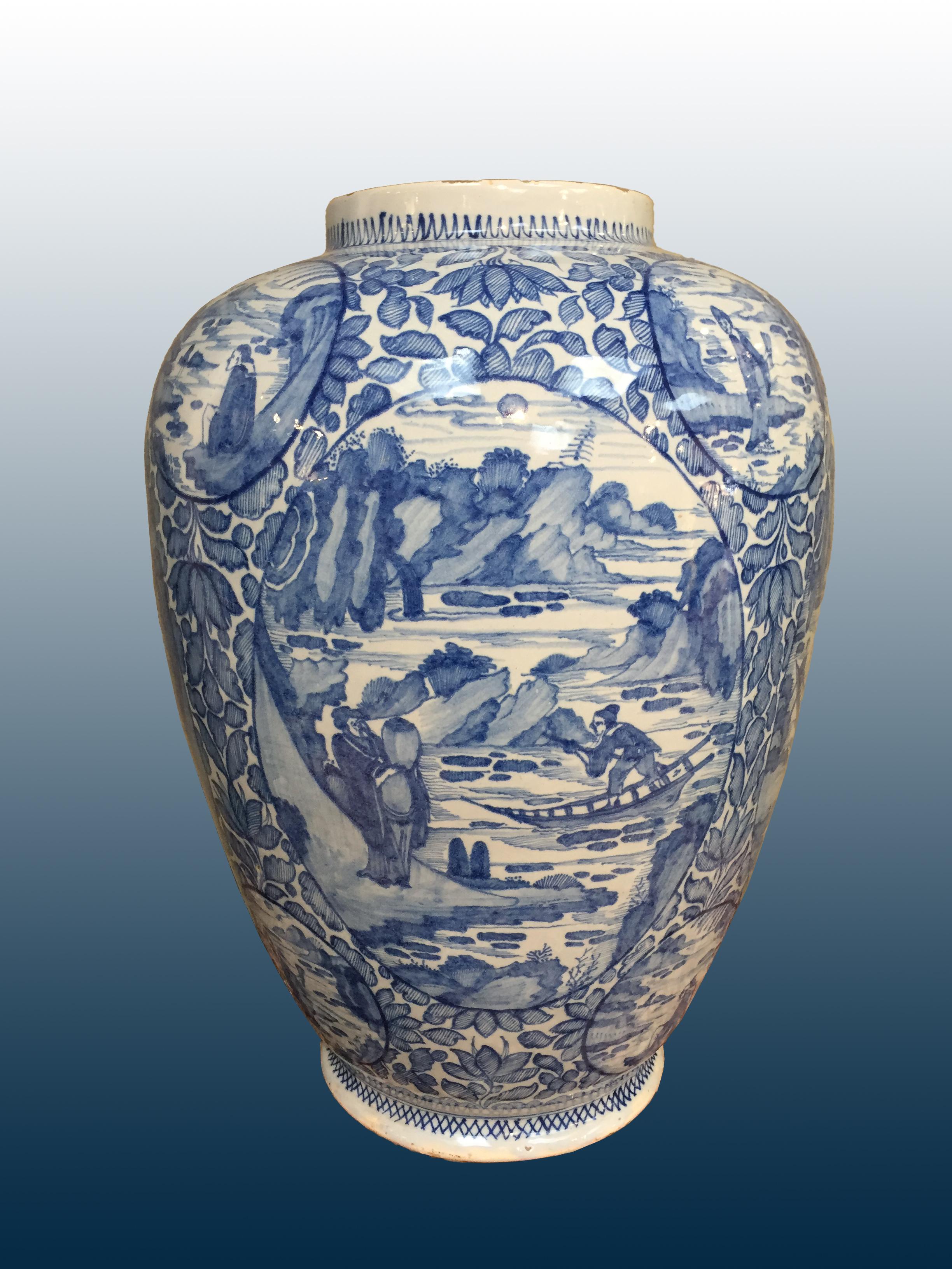 Große blau-weiße niederländische Delfter Vase in Chinoiserie, frühes 18. Jahrhundert im Angebot 1
