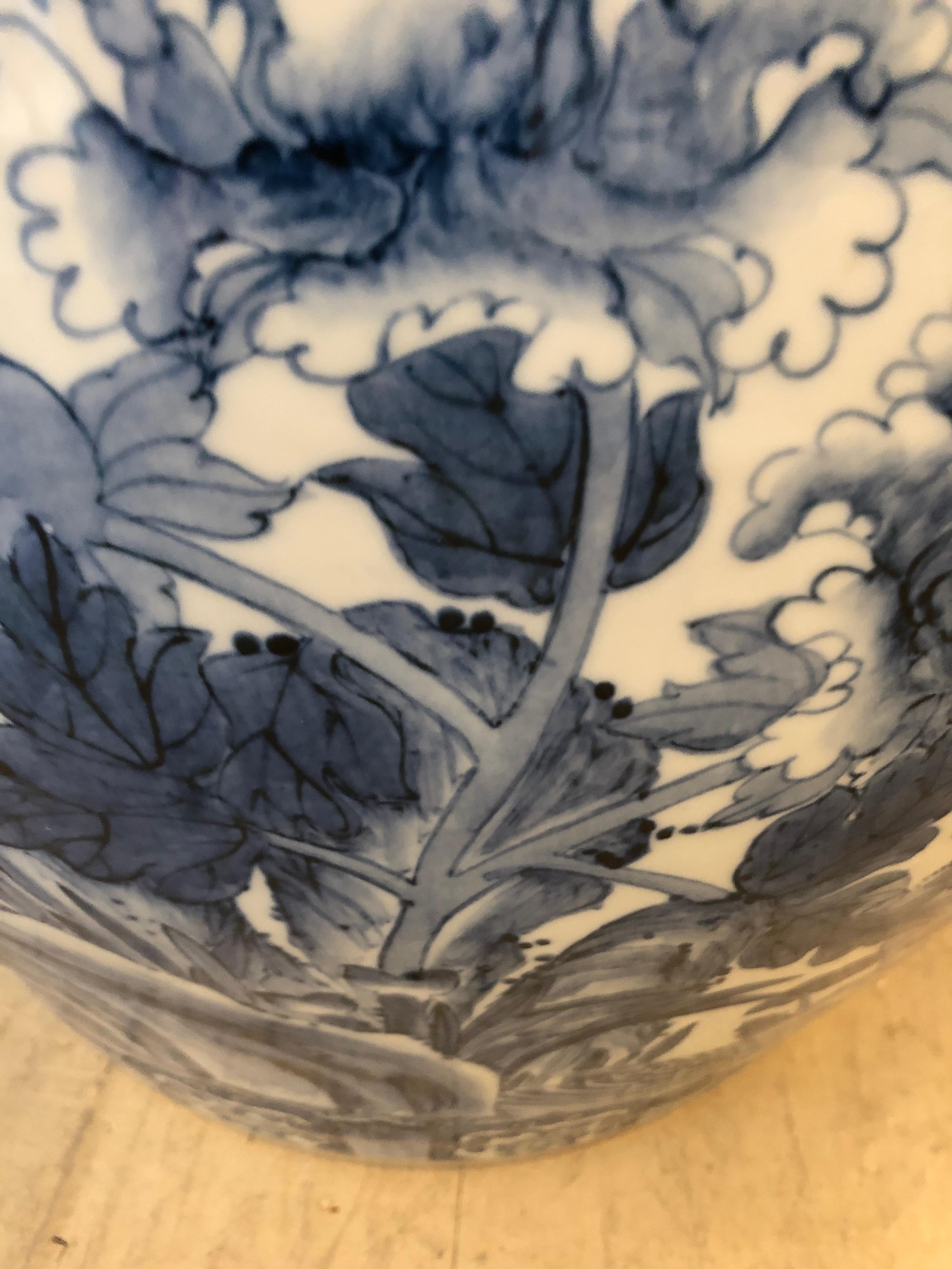 Very Large Blue and White Chinese Ceramic Planter Jardinaire In Excellent Condition In Hopewell, NJ