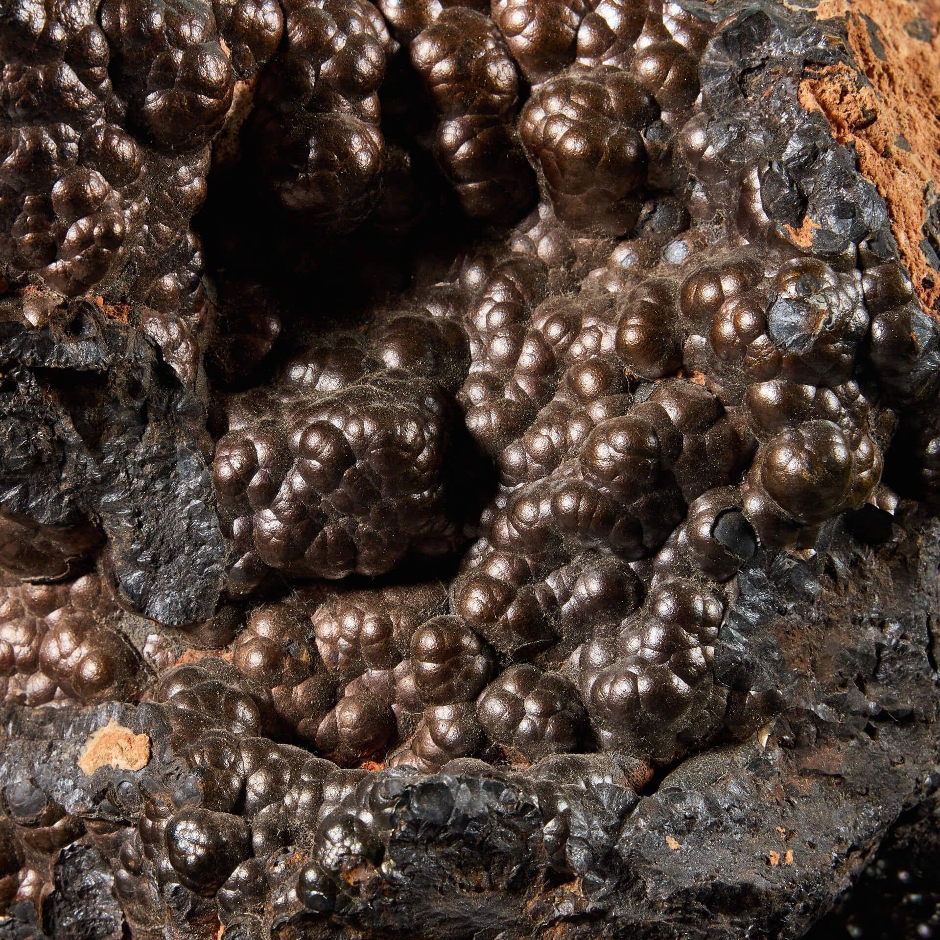 Very Large Botryoidal Hematite Specimen In Fair Condition For Sale In Wormelow, Herefordshire