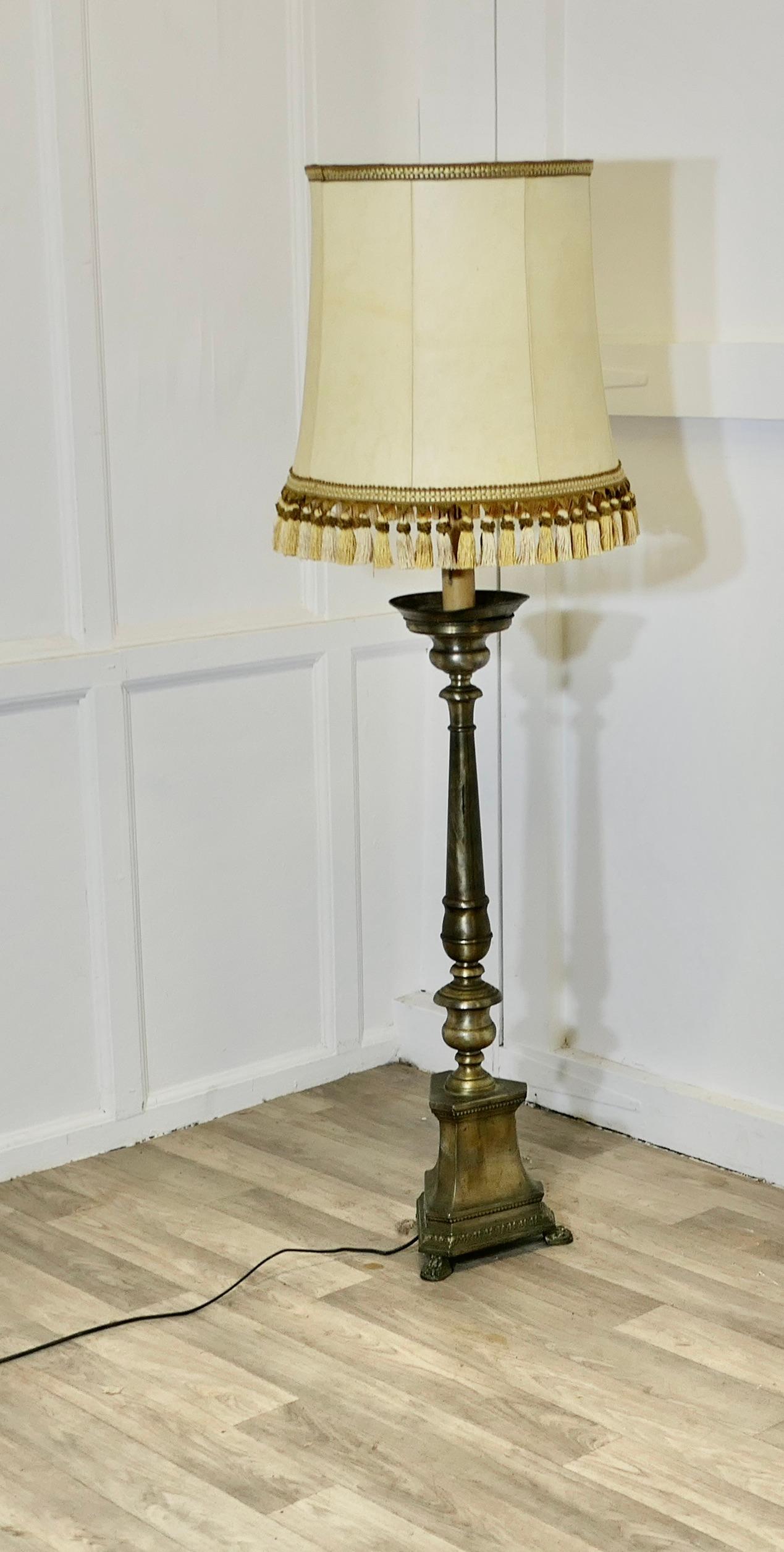 Very Large Brass Table Lamp, or a Half Height Floor Lamp In Good Condition For Sale In Godshill, Isle of Wight