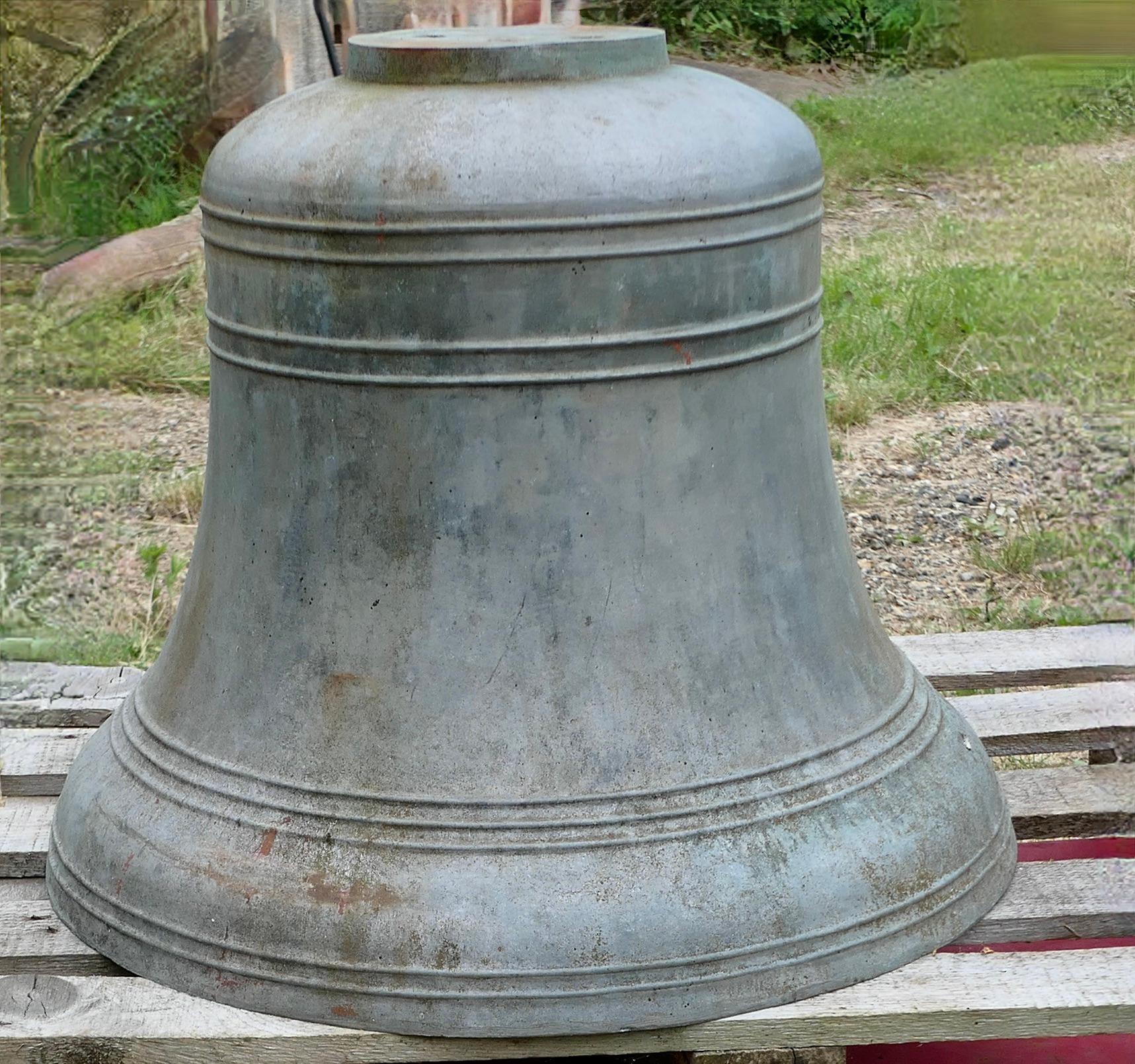 Very Large Bronze Bell from Synchronome made in 1948

Synchronome was established in 1895 by Frank Hope Jones, they started making electric clock systems for British industry in the late 19th century.

This is a super vey large bell, it has an