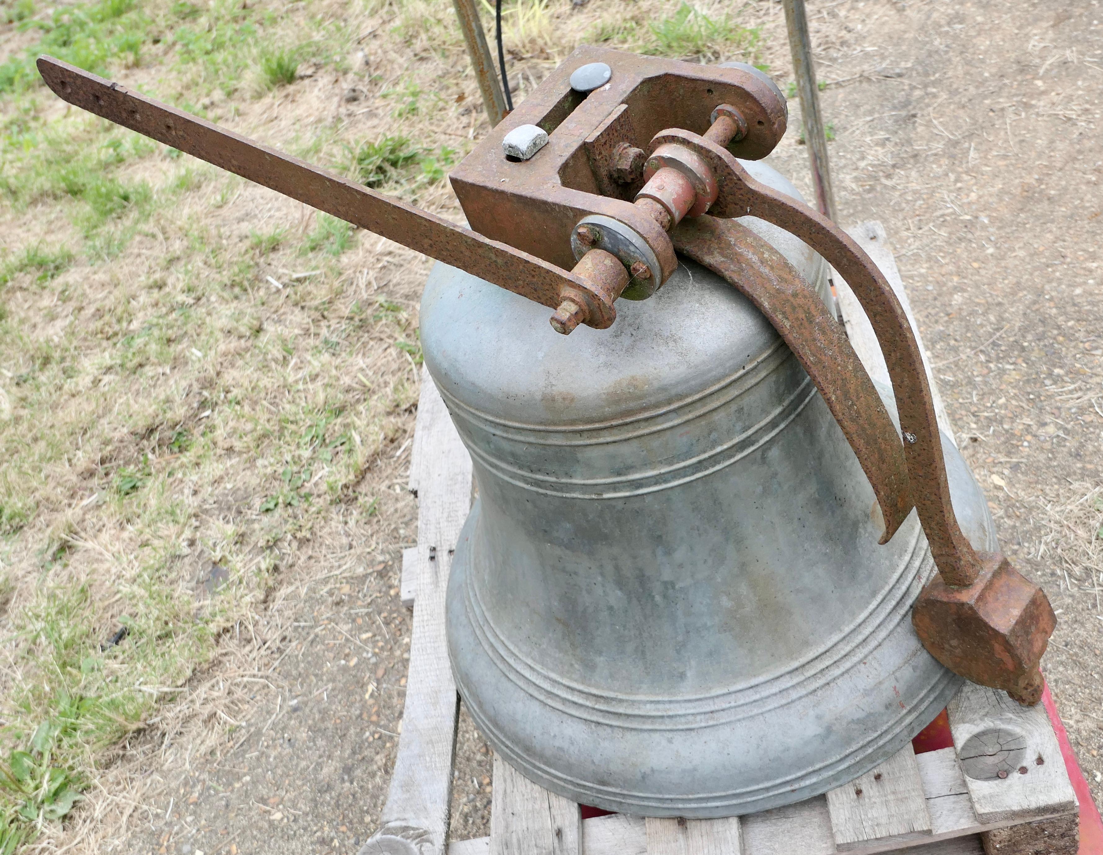 Very Large Bronze Bell from Synchronome made in 1948    In Good Condition For Sale In Chillerton, Isle of Wight