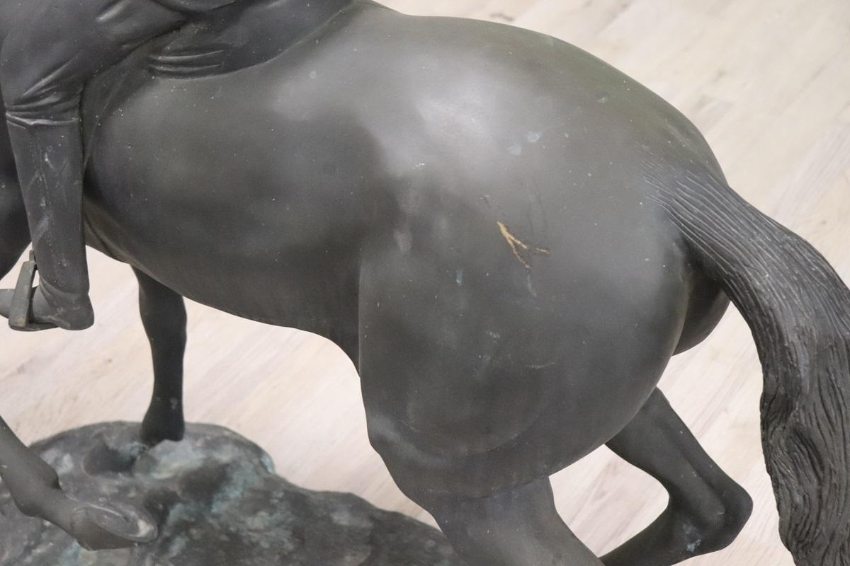 Sehr große Bronze-Skulptur signiert, Pferd und Jockey Statue Höhe 103 cm im Angebot 9