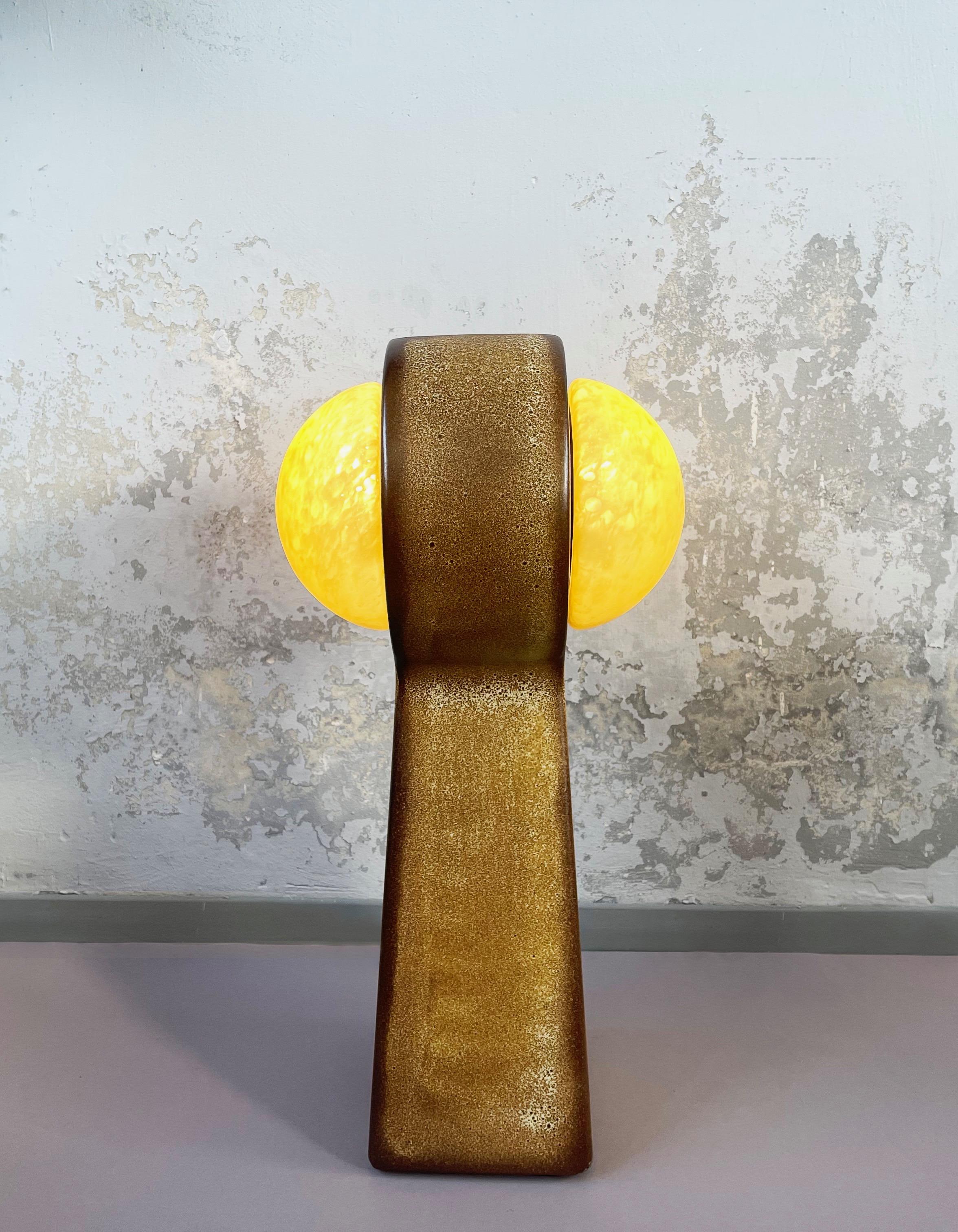 Very Large Brown Futuristic Ceramic Floor Lamp 1970s, West Germany, 2 Globed In Good Condition For Sale In Andernach, DE