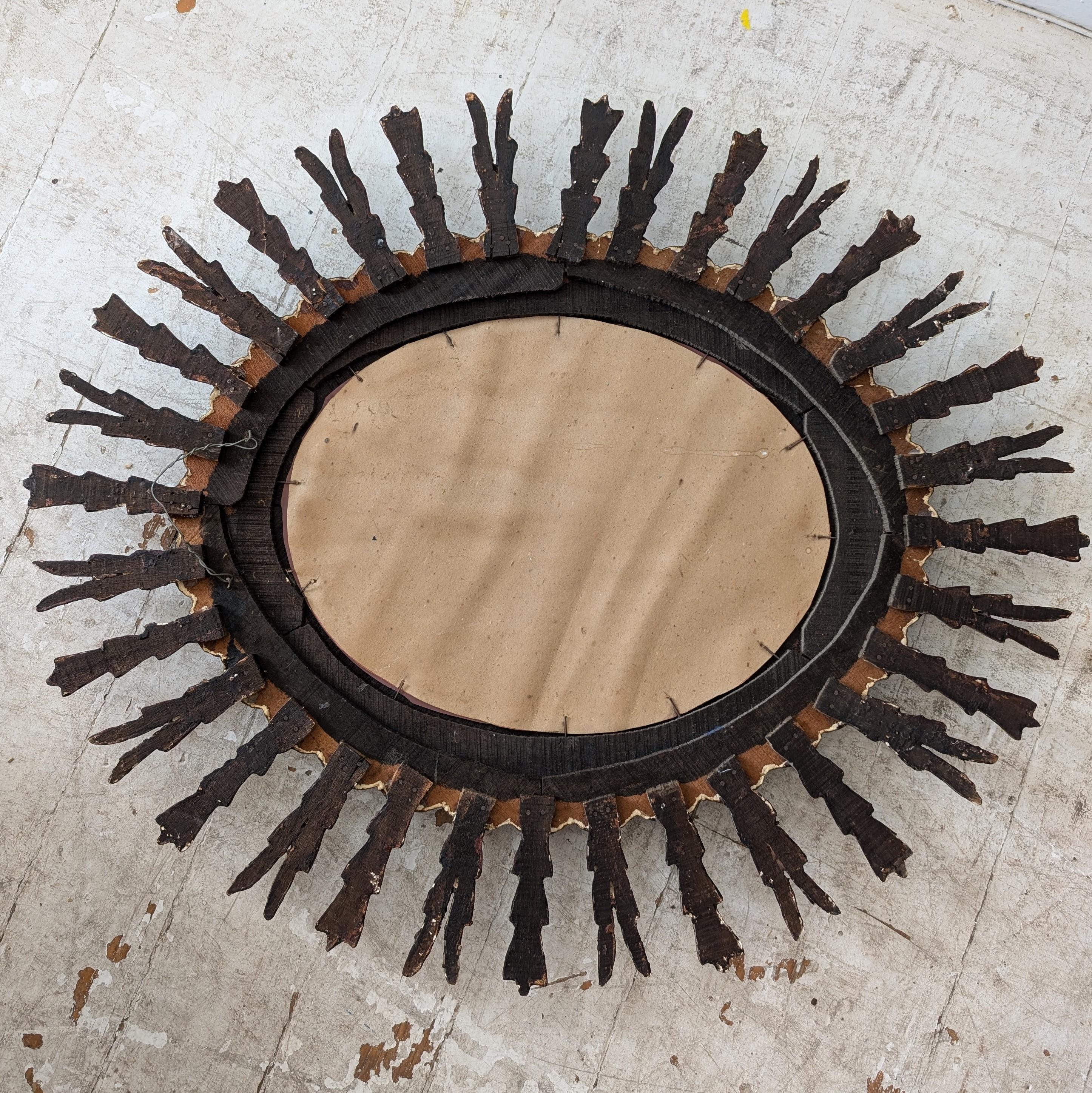 Miroir Très grand miroir mural espagnol en bois doré sculpté, circa 1950 en vente