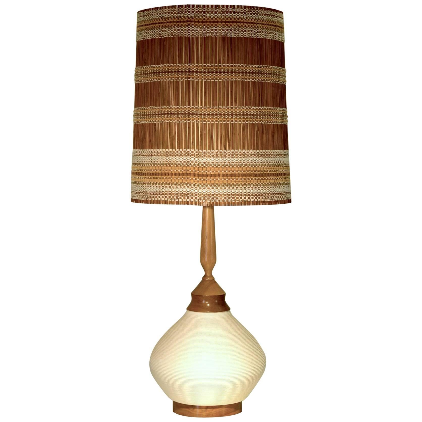 Très grande lampe de table en céramique avec corde en céramique et abat-jour par Maria Kipp