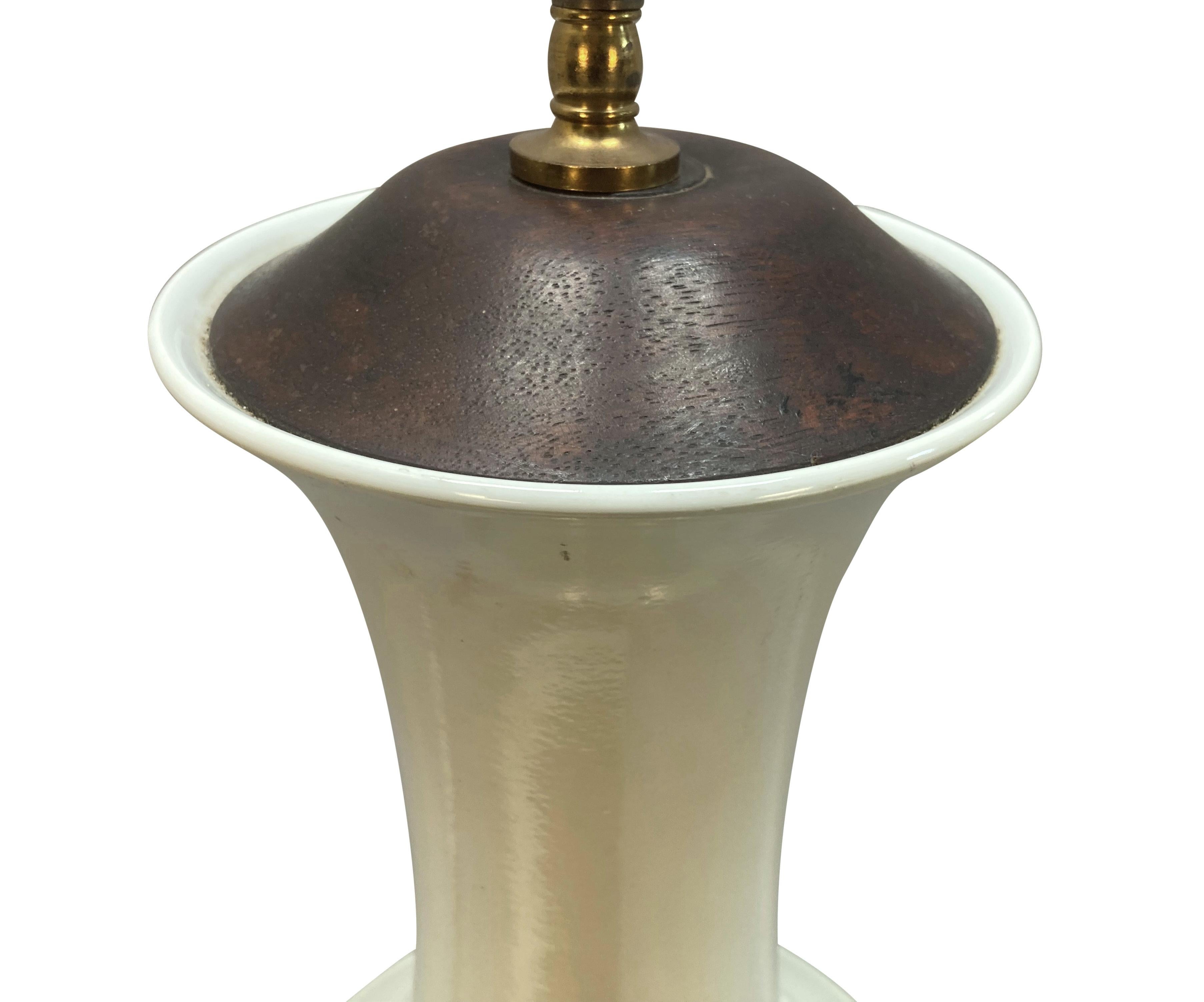 Mid-Century Modern Très grande lampe chinoise à vase céladon en vente