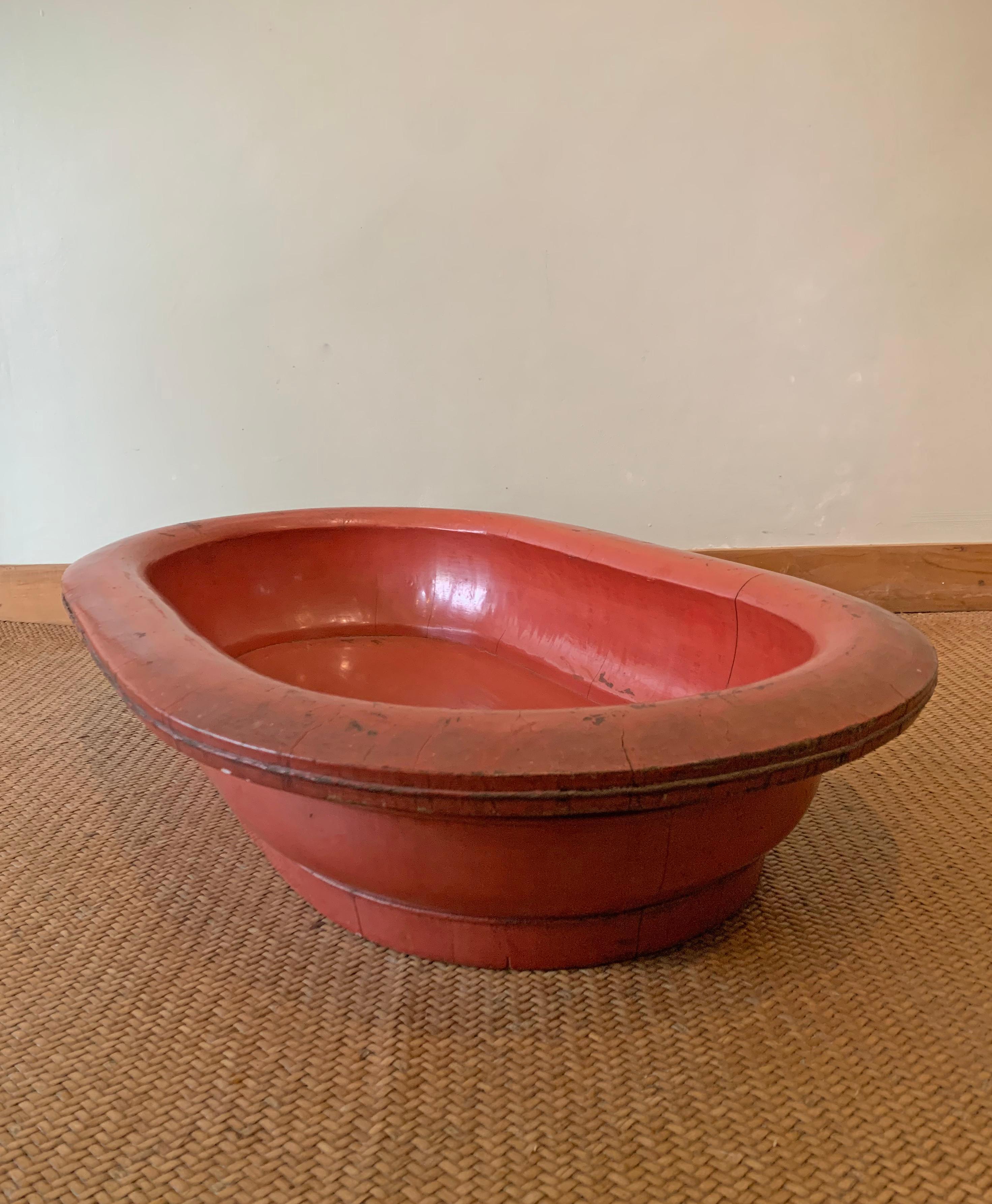 Qing Very Large Chinese Red Lacquer Decorative Wood Bowl, Early 20th Century