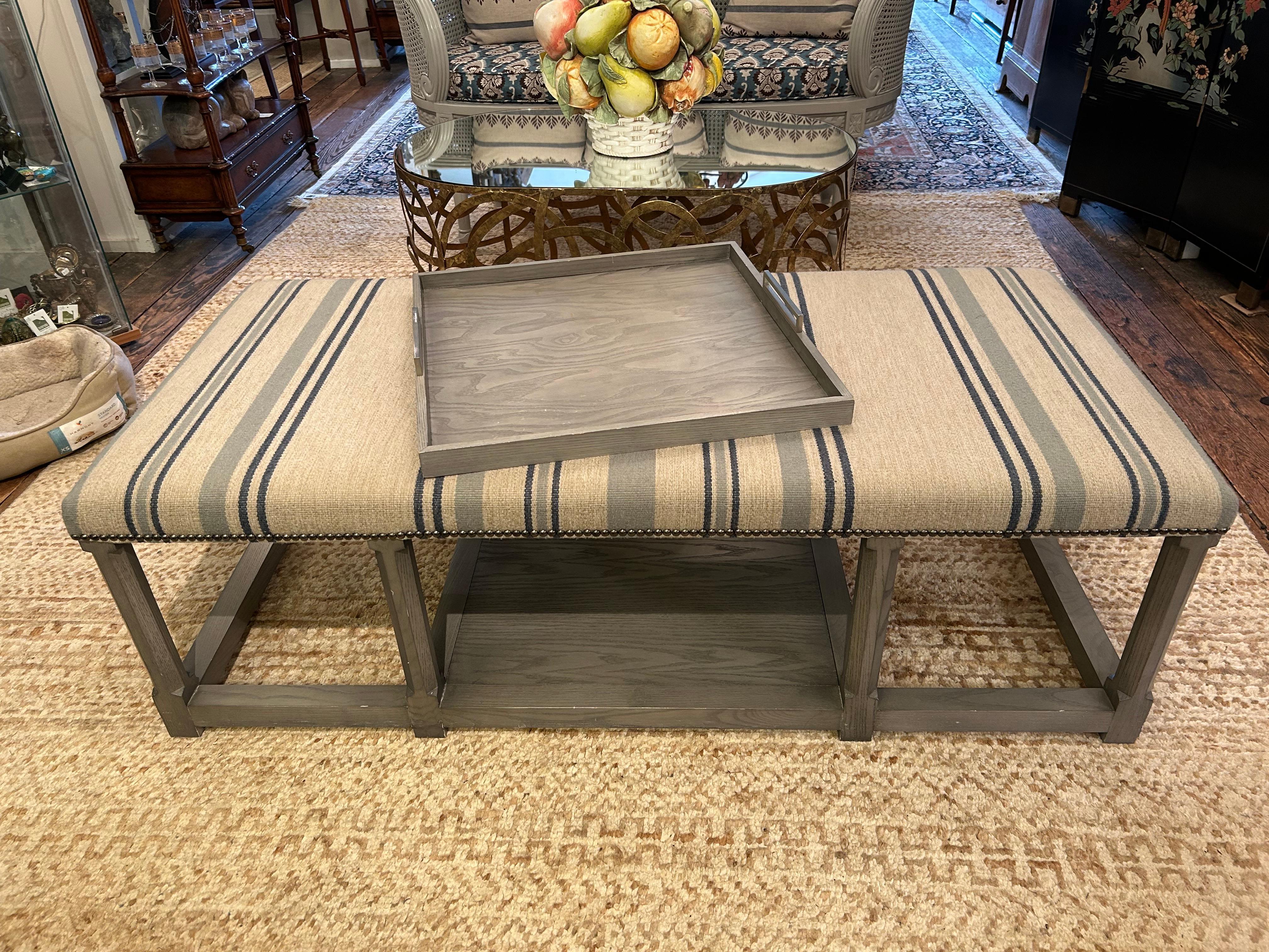 Très grand banc classique en bois gris et rayé avec plateau assorti en vente 4