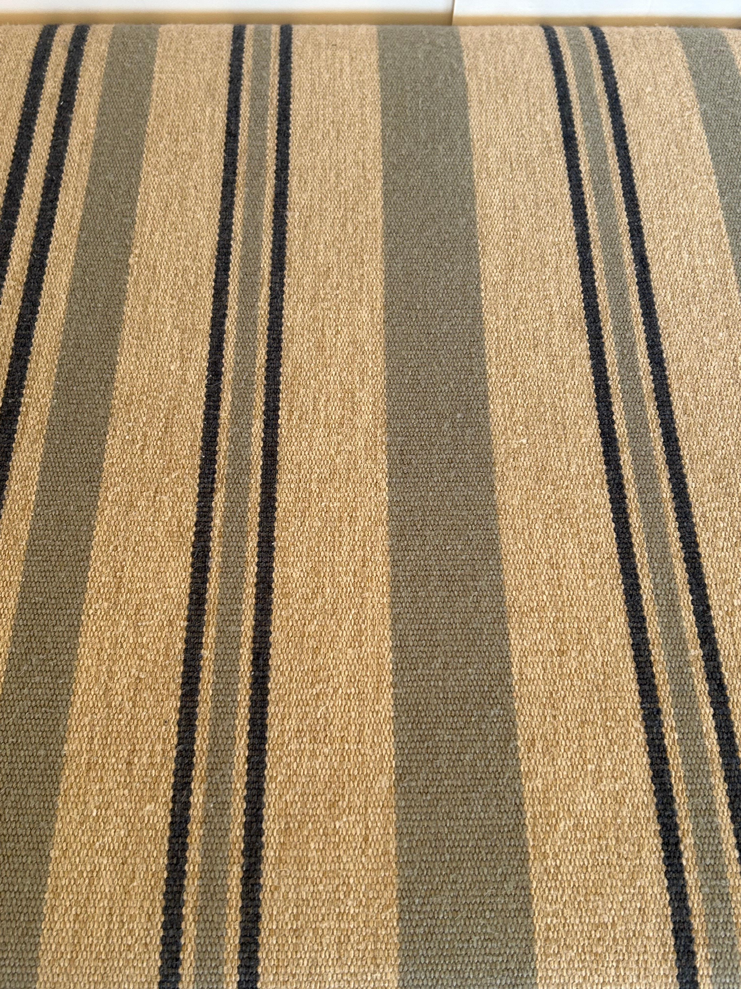 Américain Très grand banc classique en bois gris et rayé avec plateau assorti en vente