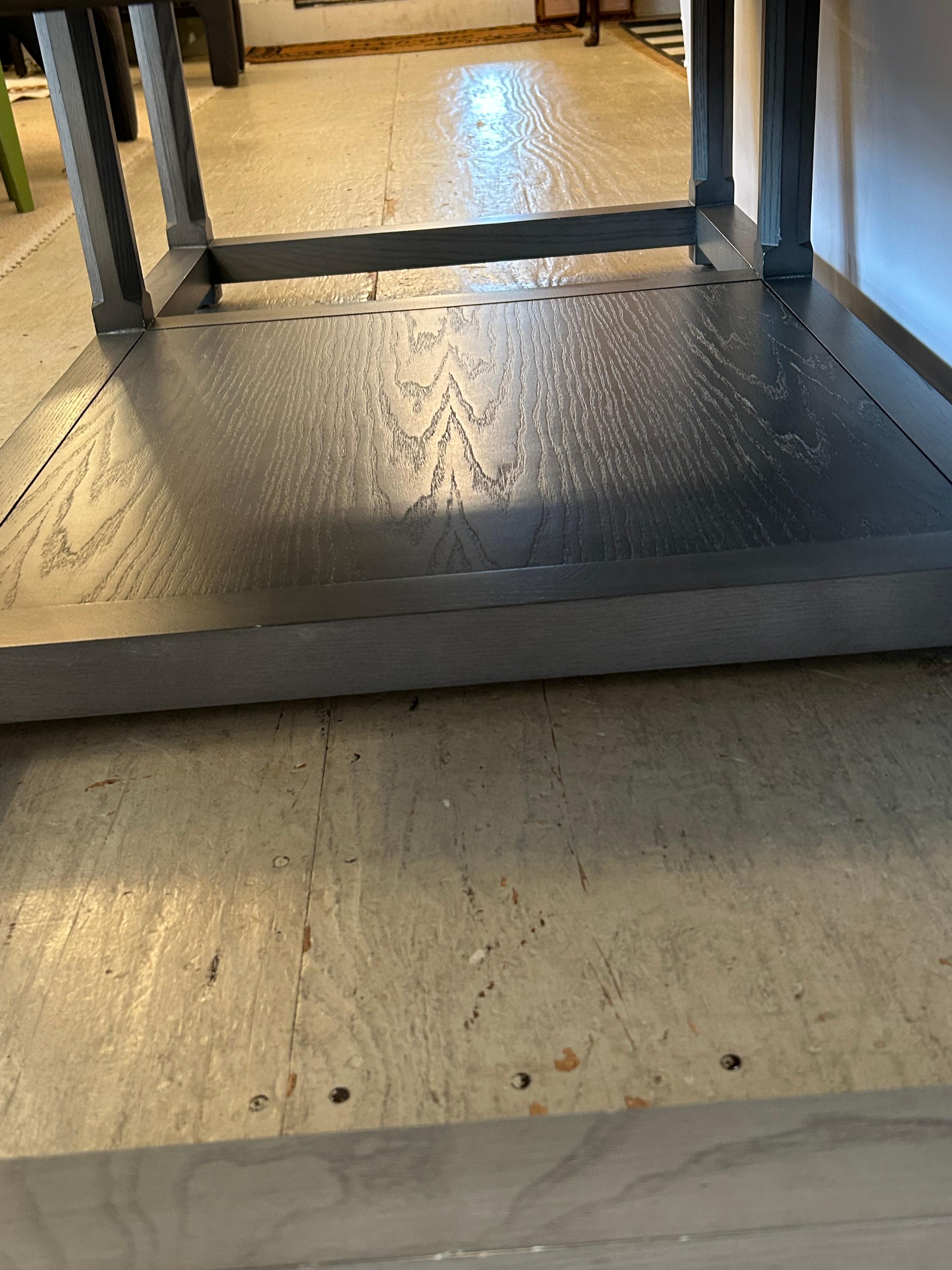 XXIe siècle et contemporain Très grand banc classique en bois gris et rayé avec plateau assorti en vente