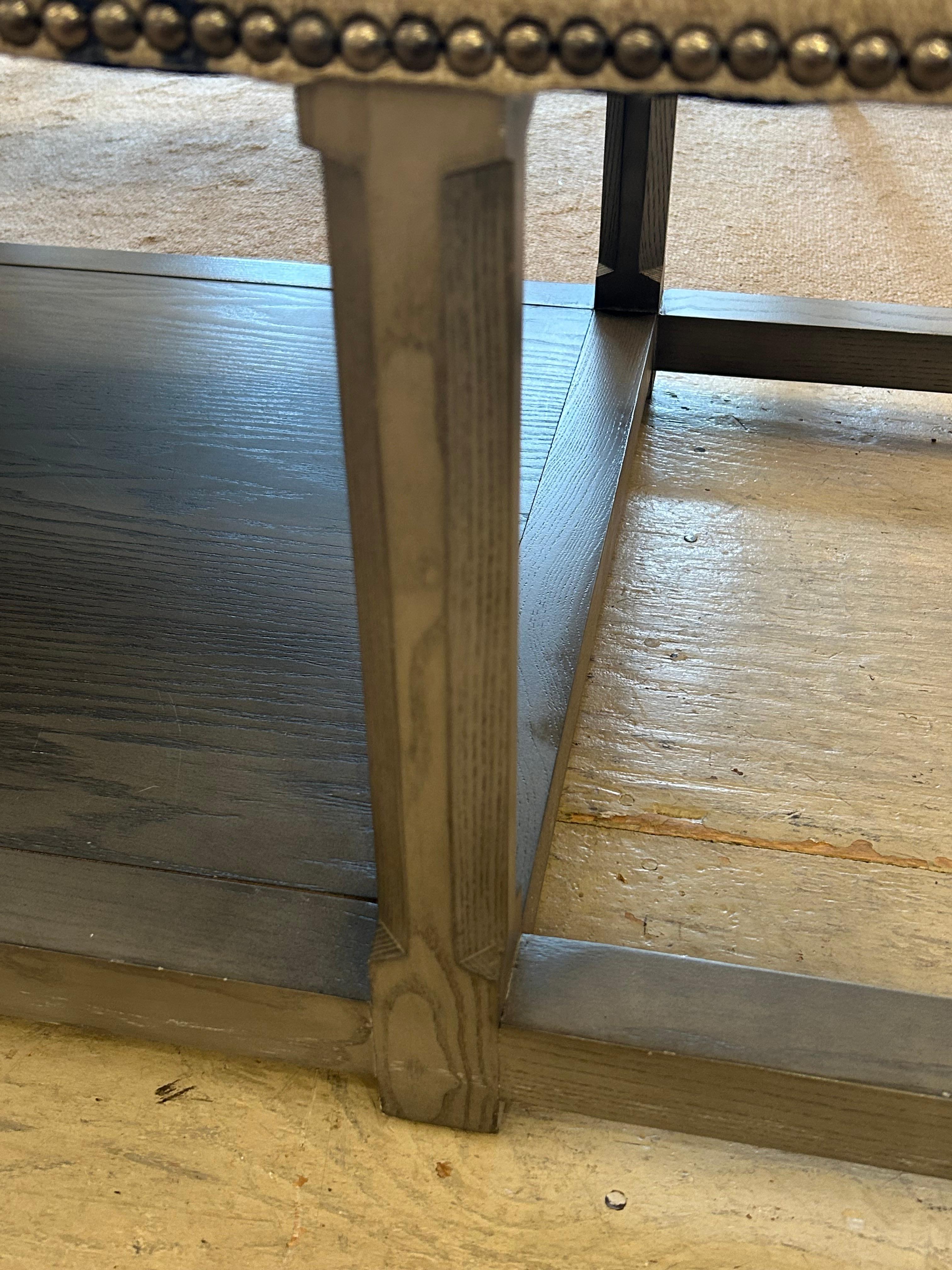 Très grand banc classique en bois gris et rayé avec plateau assorti en vente 2