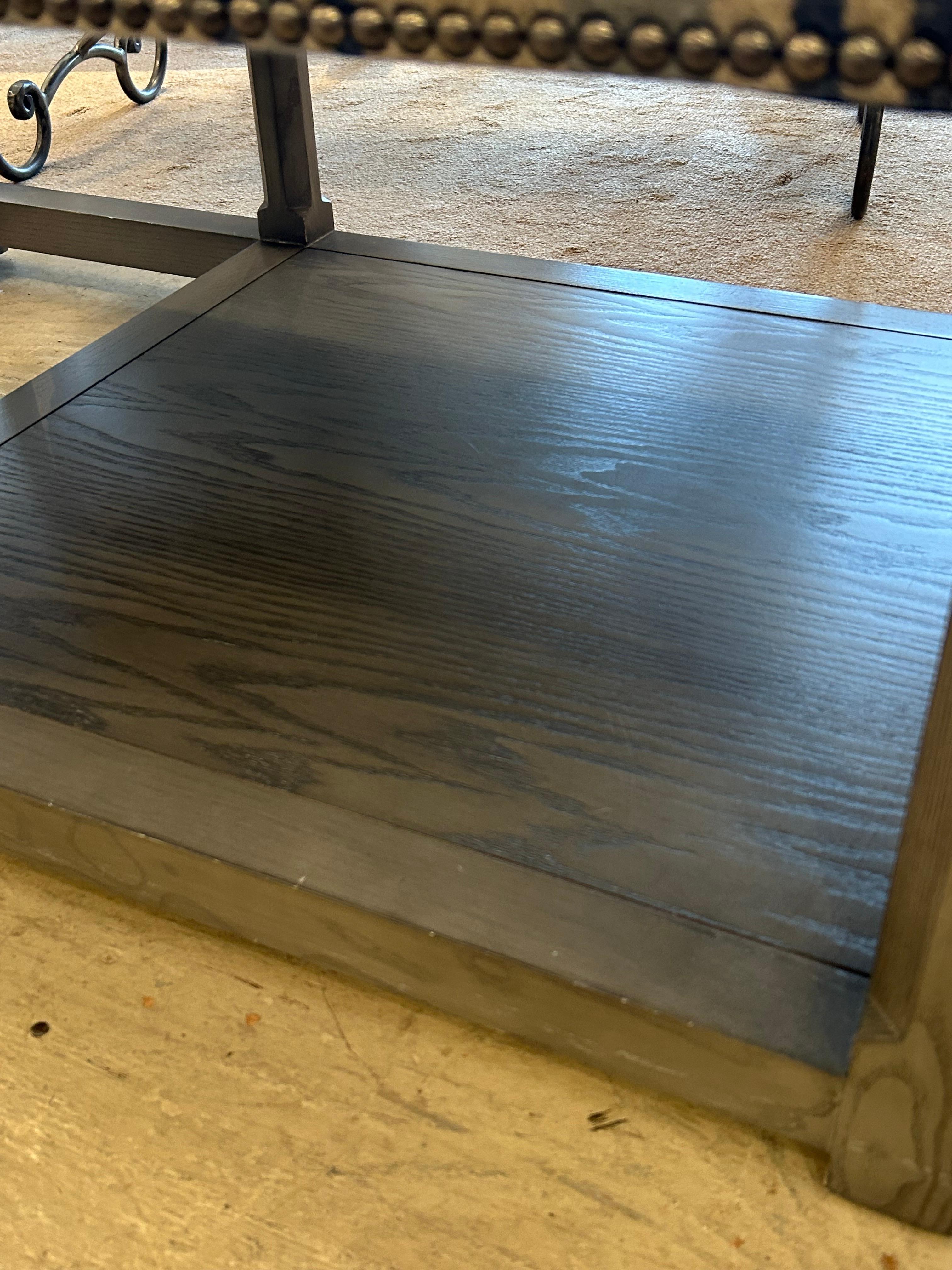 Très grand banc classique en bois gris et rayé avec plateau assorti en vente 3