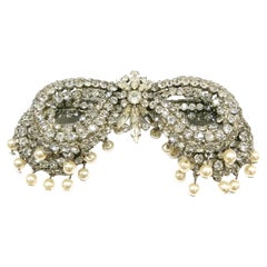 Broche "lazo" muy grande de pasta transparente y perlas, Roger Jean-Pierre, Francia, años 60