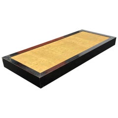 Tavolino da caffè molto grande in laminato e pelle scamosciata, 1970 circa