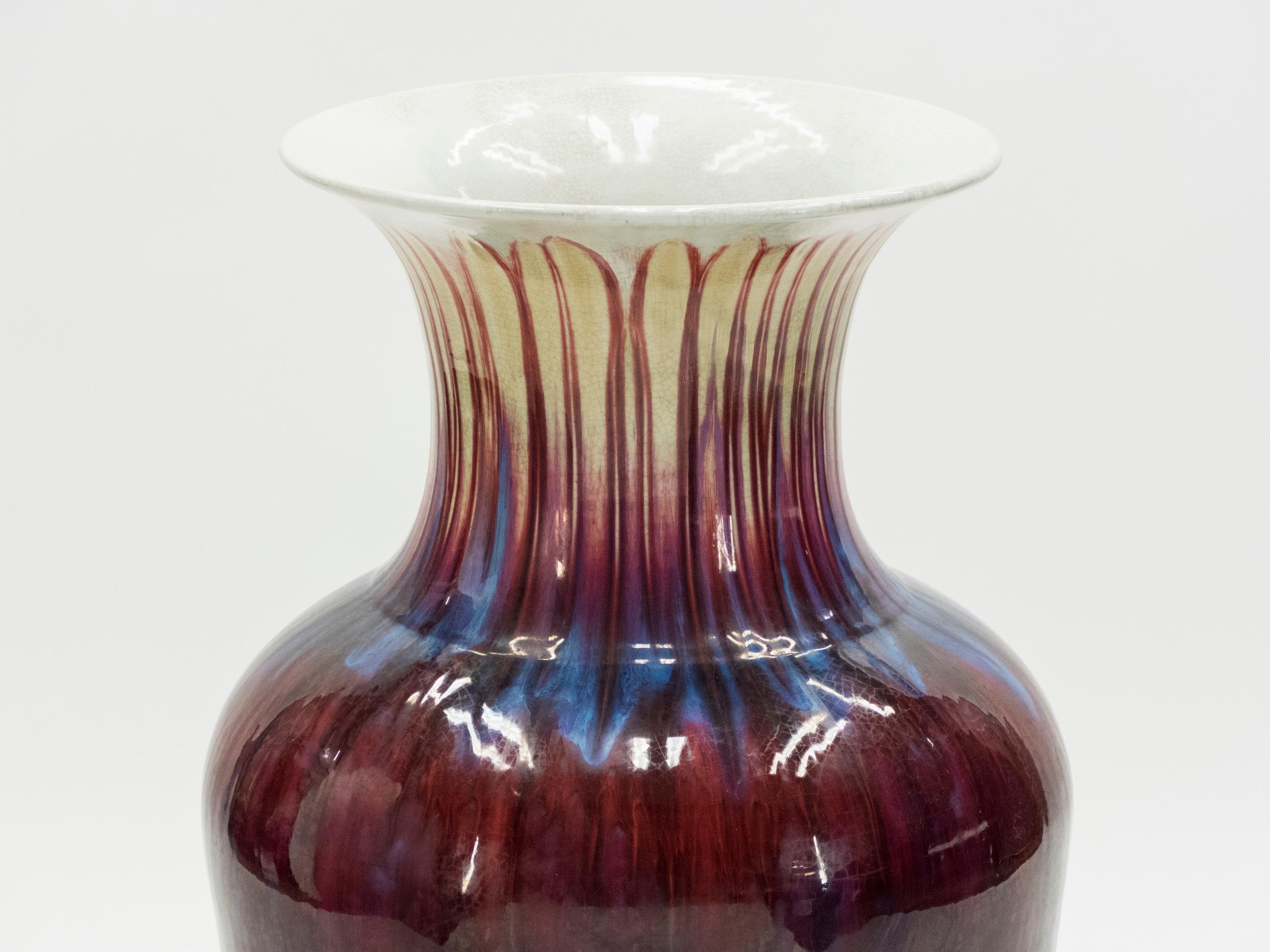 Große farbenfrohe französische Keramikvase, 1960er-Jahre (Französisch) im Angebot