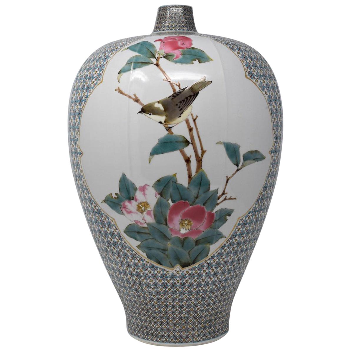 Vase contemporain en porcelaine japonaise bleu rose pourpre crème par un maître artiste