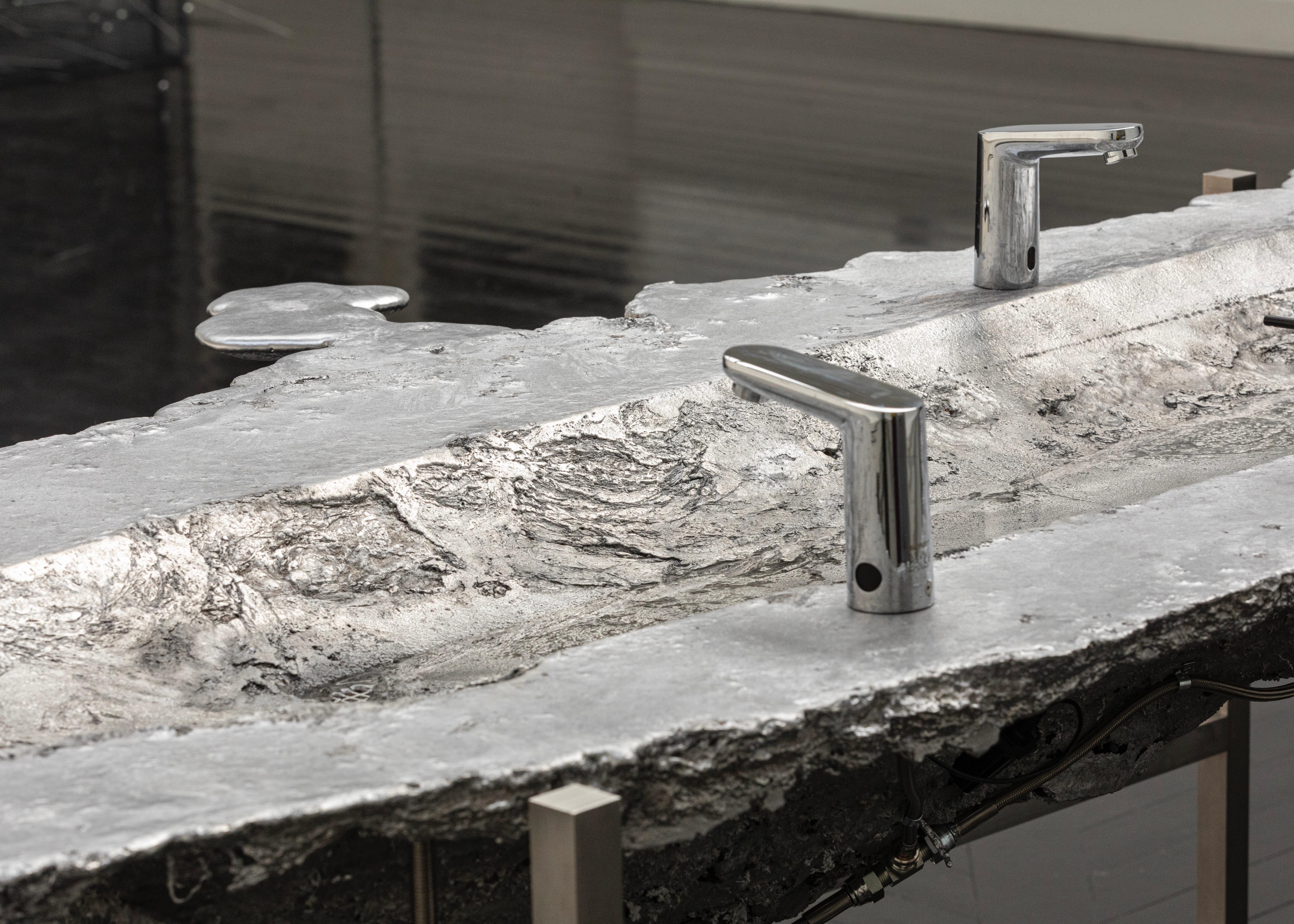 Very Large Contemporary Sculpture 2020, Unique Washbasin /Sink in Cast Aluminium For Sale 7