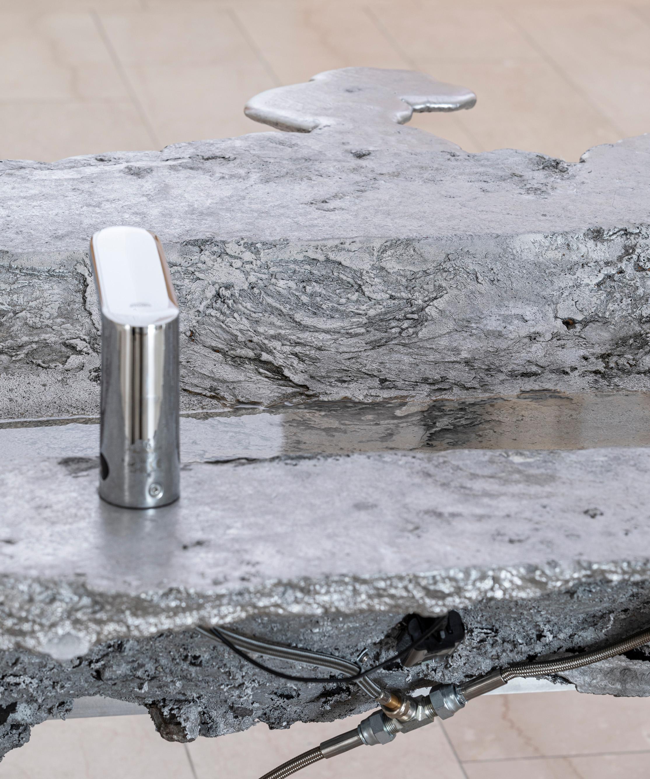 Very Large Contemporary Sculpture 2020, Unique Washbasin /Sink in Cast Aluminium For Sale 9