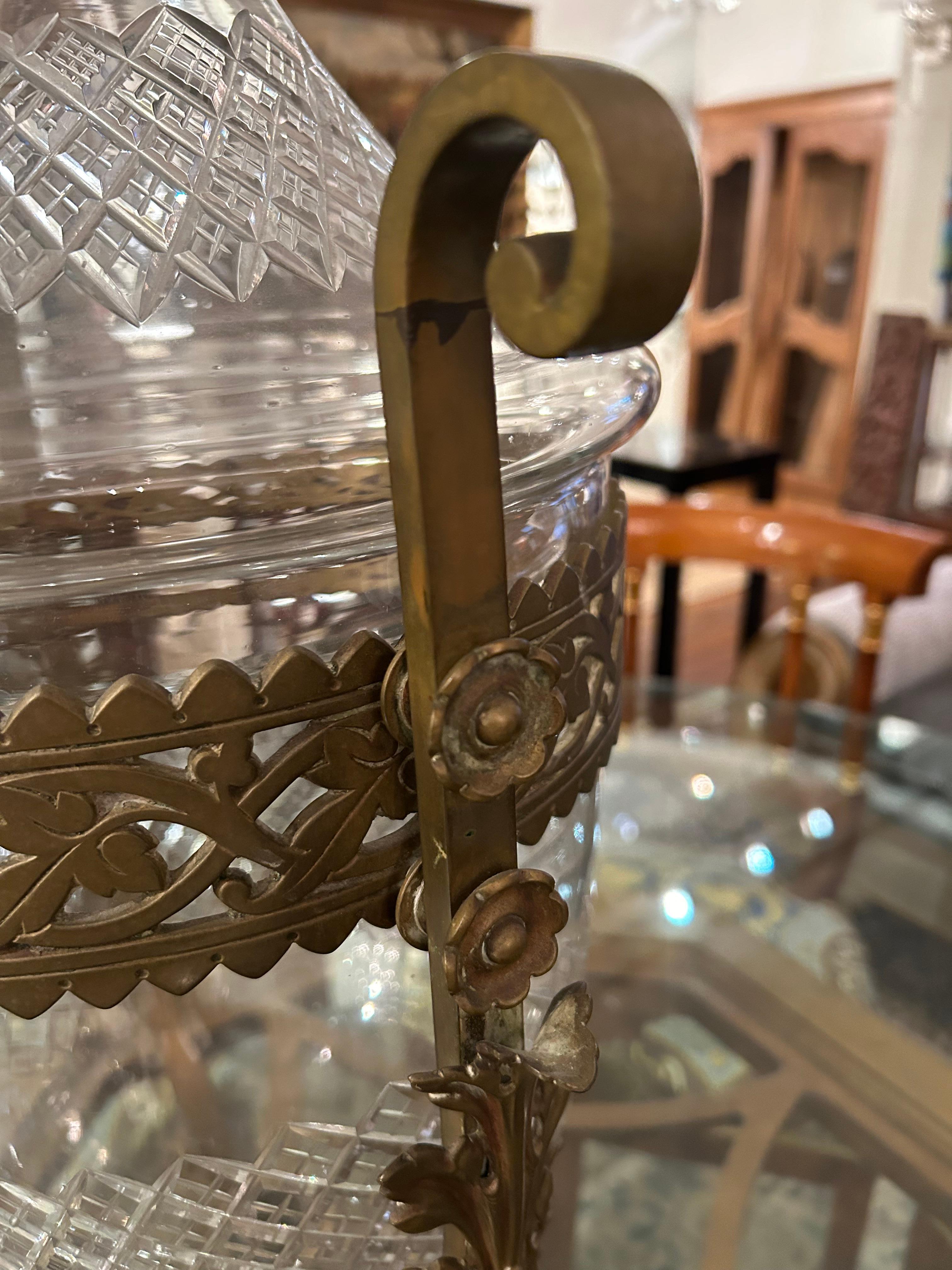 Très grand samovar en cristal taillé et laiton en vente 2