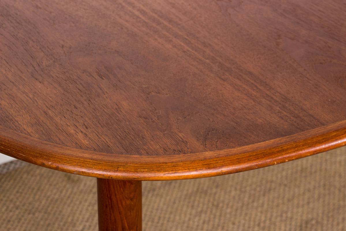 Magnificent large Scandinavian dining room table. 
Oblong in shape, it has two extensions of 50 cm each that can be stored underneath to provide space for 10/12 people. 
Beautifully crafted piece of furniture with a sober and very elegant design.