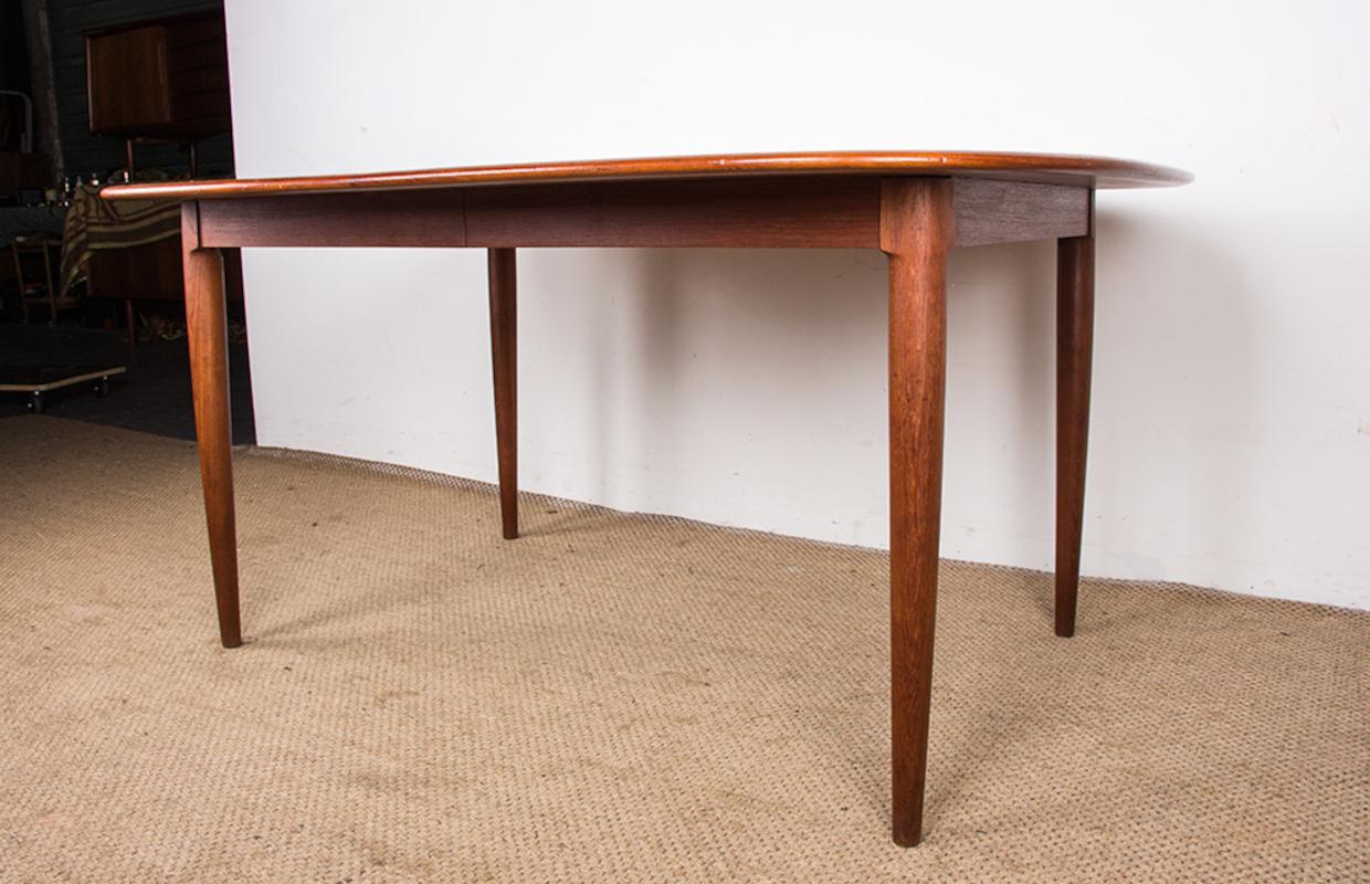 Very large Danish extendable dining table, 250 cm, in Teak by Hans Skovmand 1960 In Excellent Condition In JOINVILLE-LE-PONT, FR