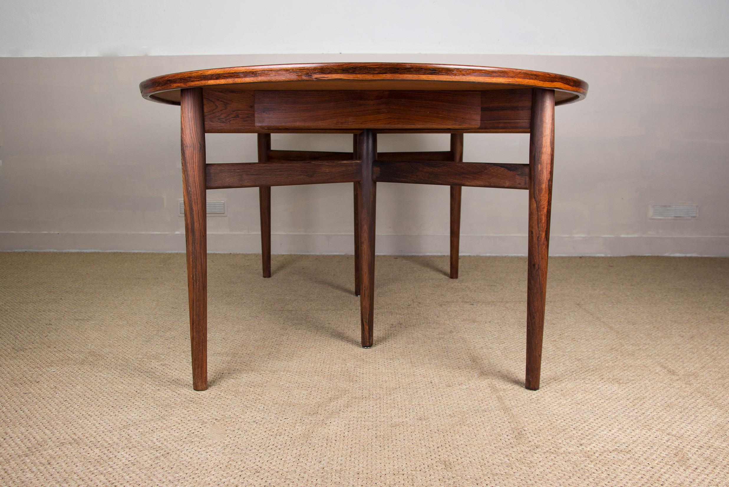 Très grande table de salle à manger danoise extensible en bois de rose modèle 212 d'Arne Vodder. 3