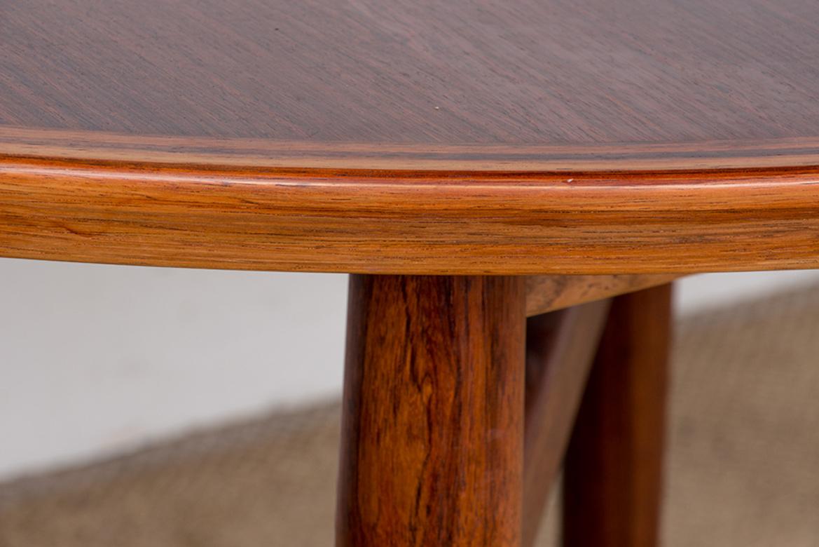 Très grande table de salle à manger danoise extensible en bois de rose modèle 212 d'Arne Vodder. en vente 1