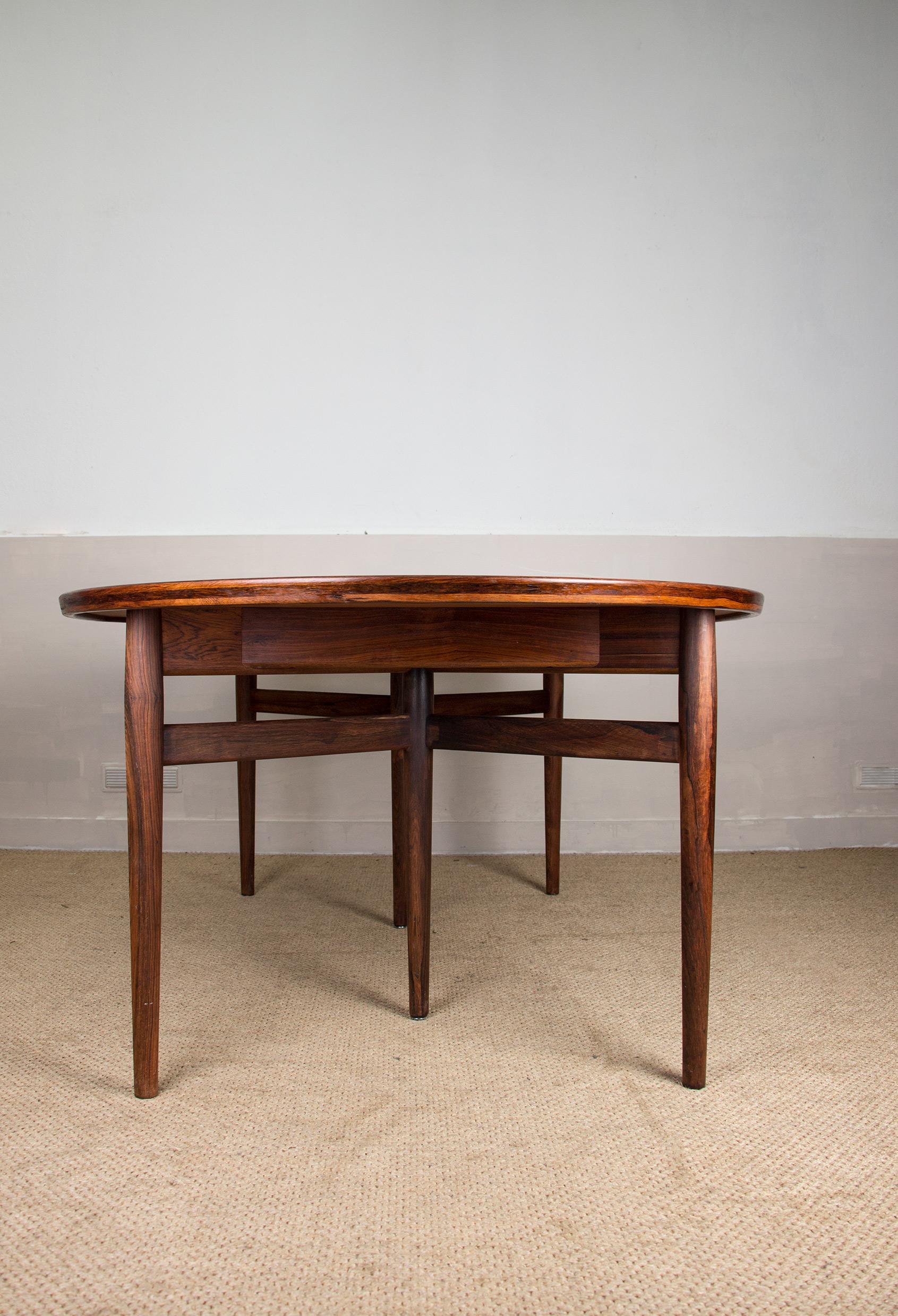 Très grande table de salle à manger danoise extensible en bois de rose modèle 212 d'Arne Vodder. 4