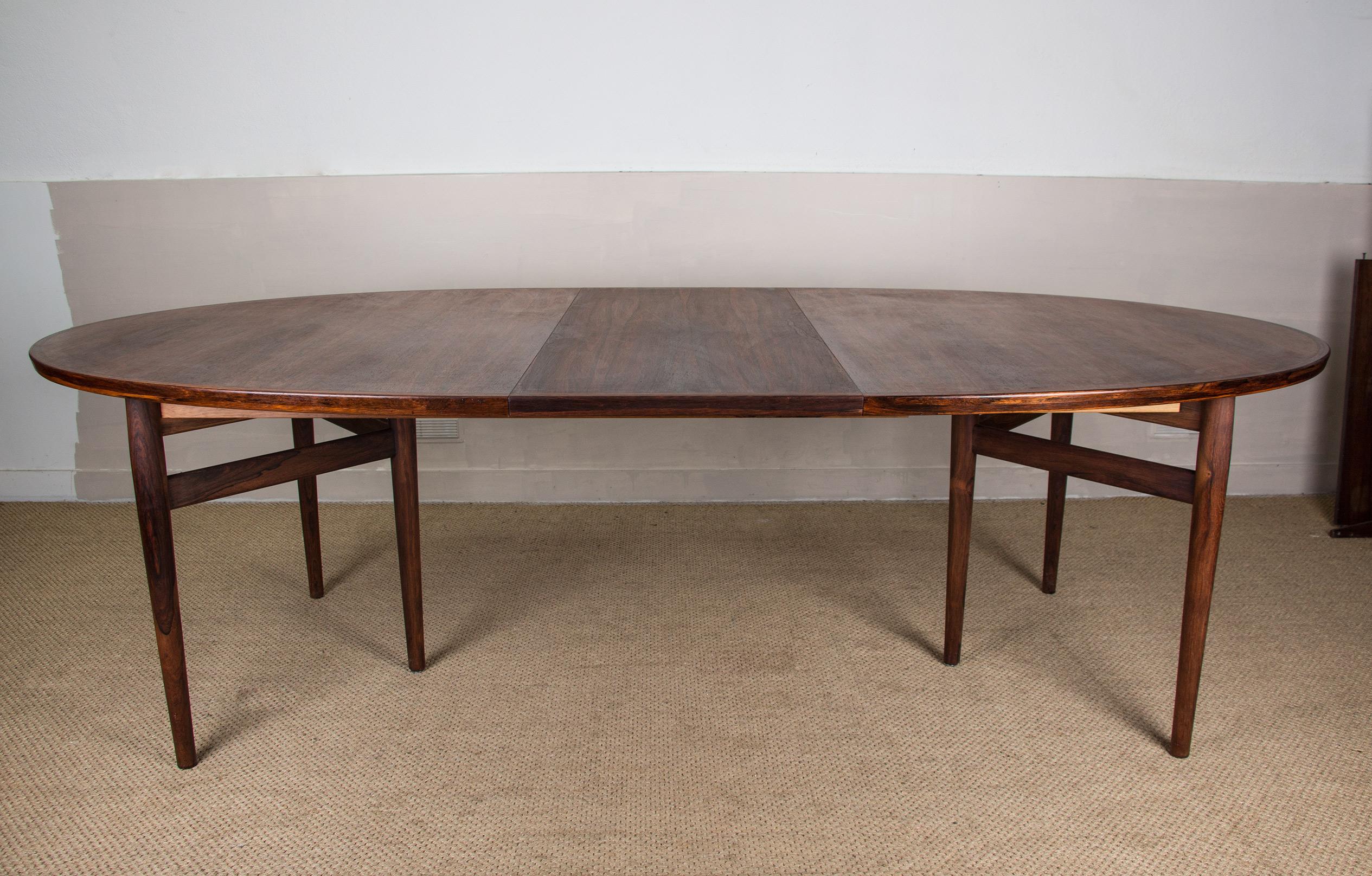 Très grande table de salle à manger danoise extensible en bois de rose modèle 212 d'Arne Vodder. 6