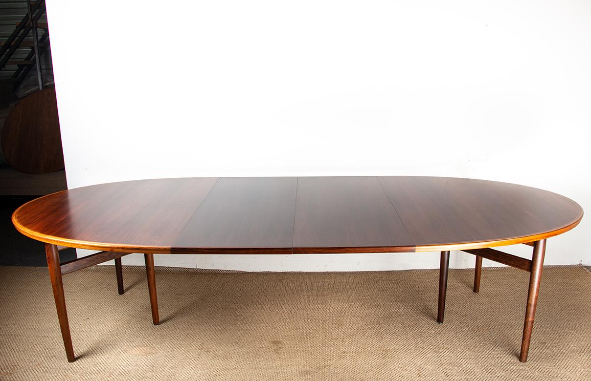 Very large Danish extendable dining table in rosewood model 212 by Arne Vodder. For Sale 8